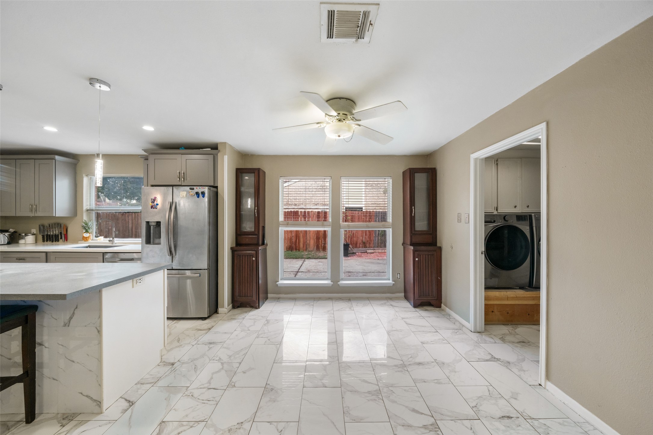 10831 Valley Hills Drive Property Photo 6