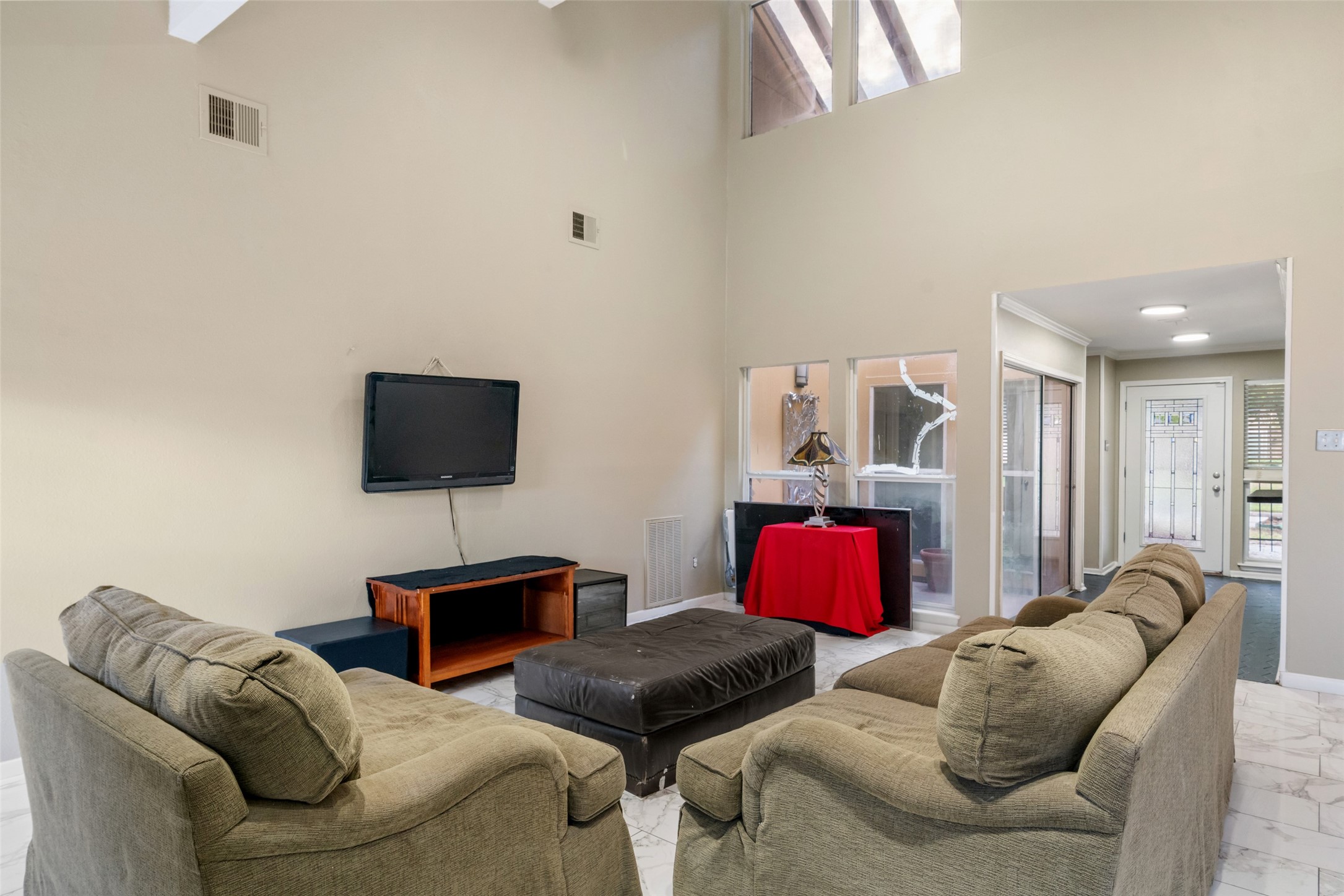 10831 Valley Hills Drive Property Photo 8