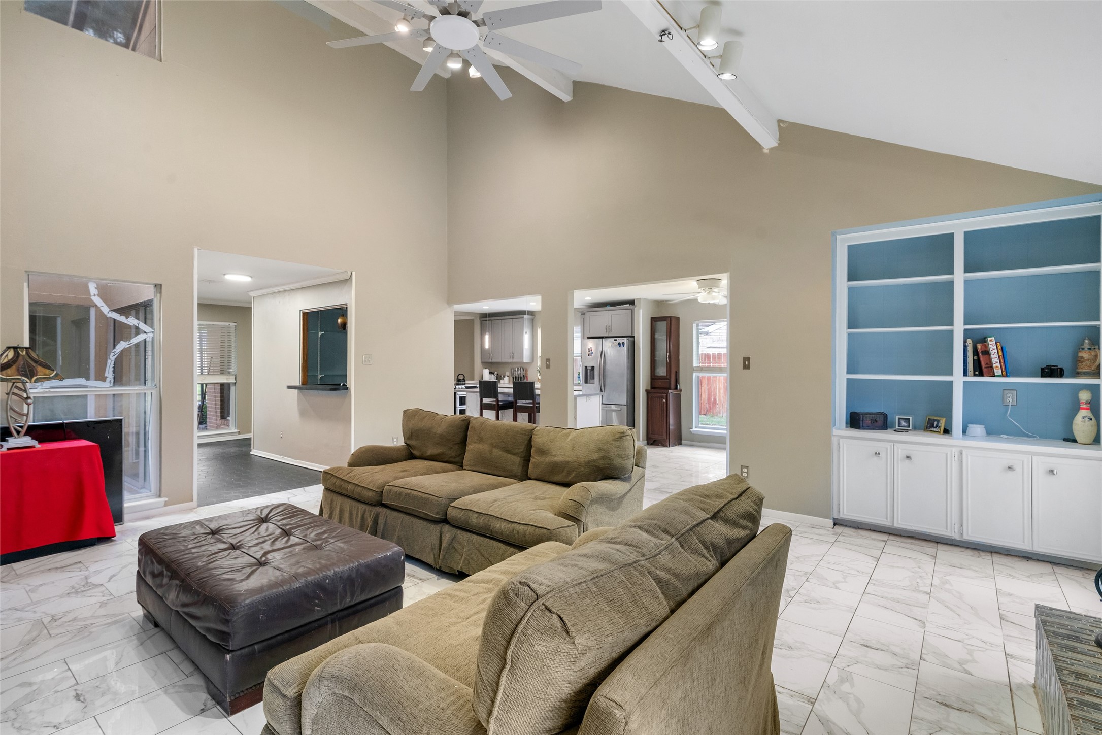 10831 Valley Hills Drive Property Photo 9