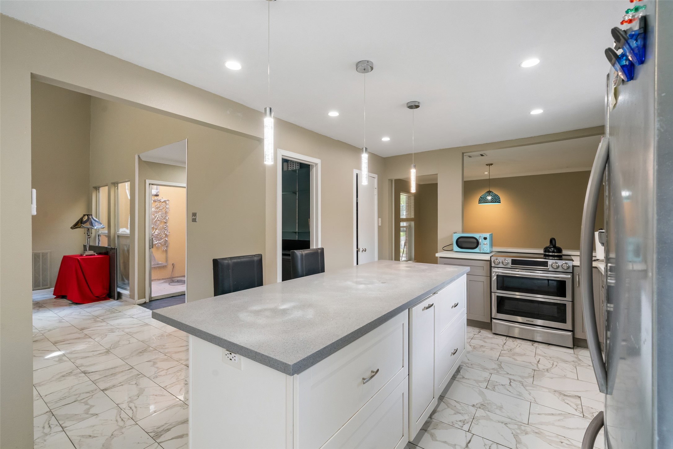 10831 Valley Hills Drive Property Photo 12