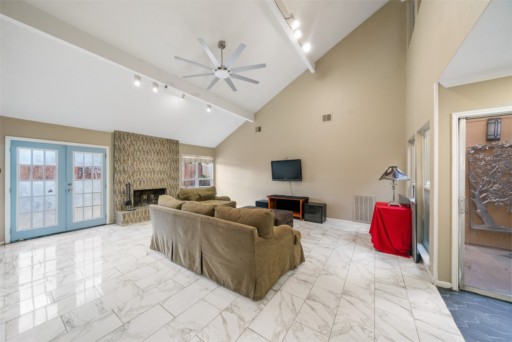 10831 Valley Hills Drive Property Photo 14