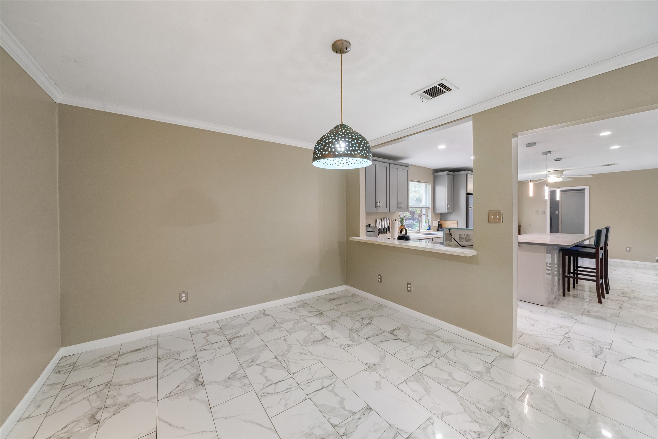 10831 Valley Hills Drive Property Photo 15