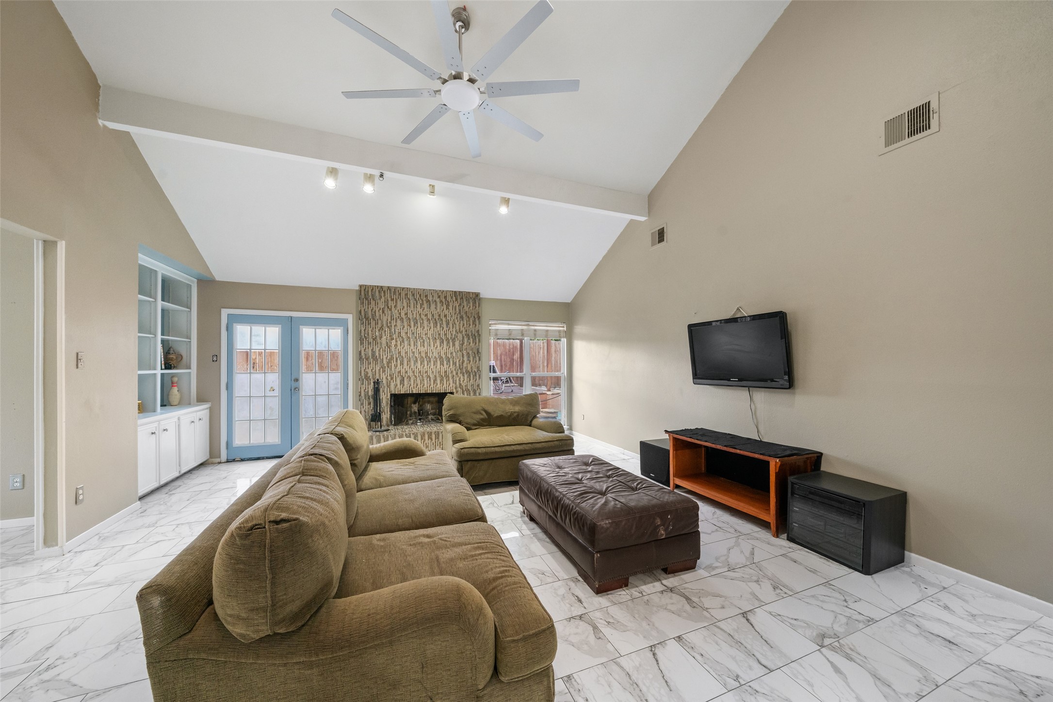 10831 Valley Hills Drive Property Photo 16