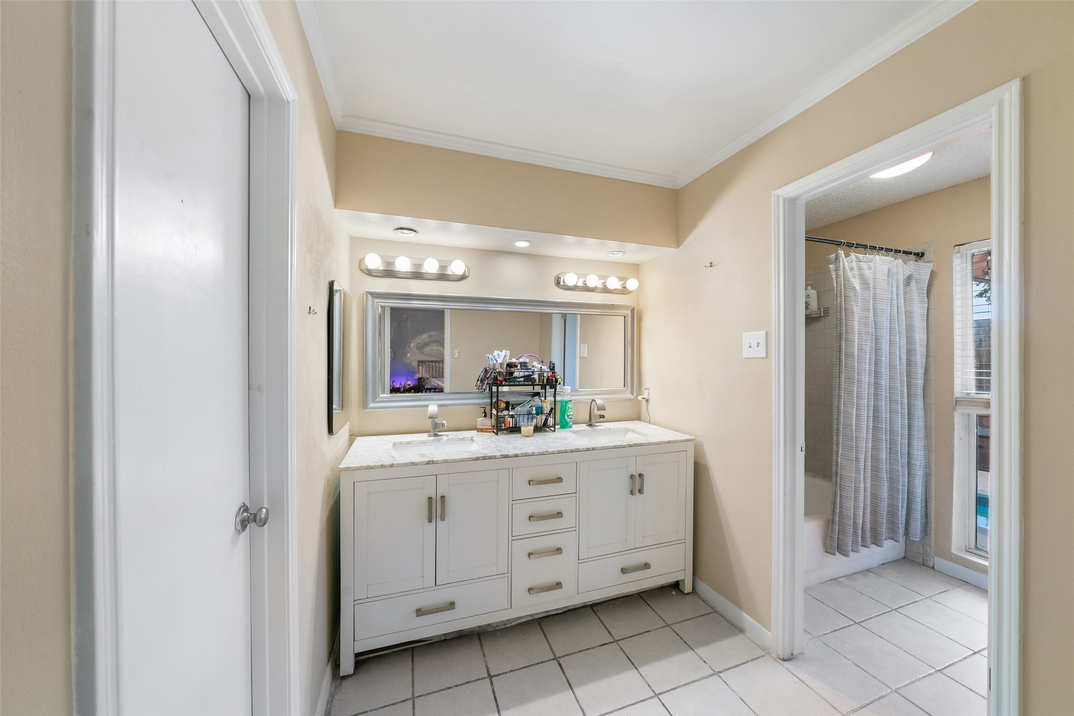 10831 Valley Hills Drive Property Photo 22