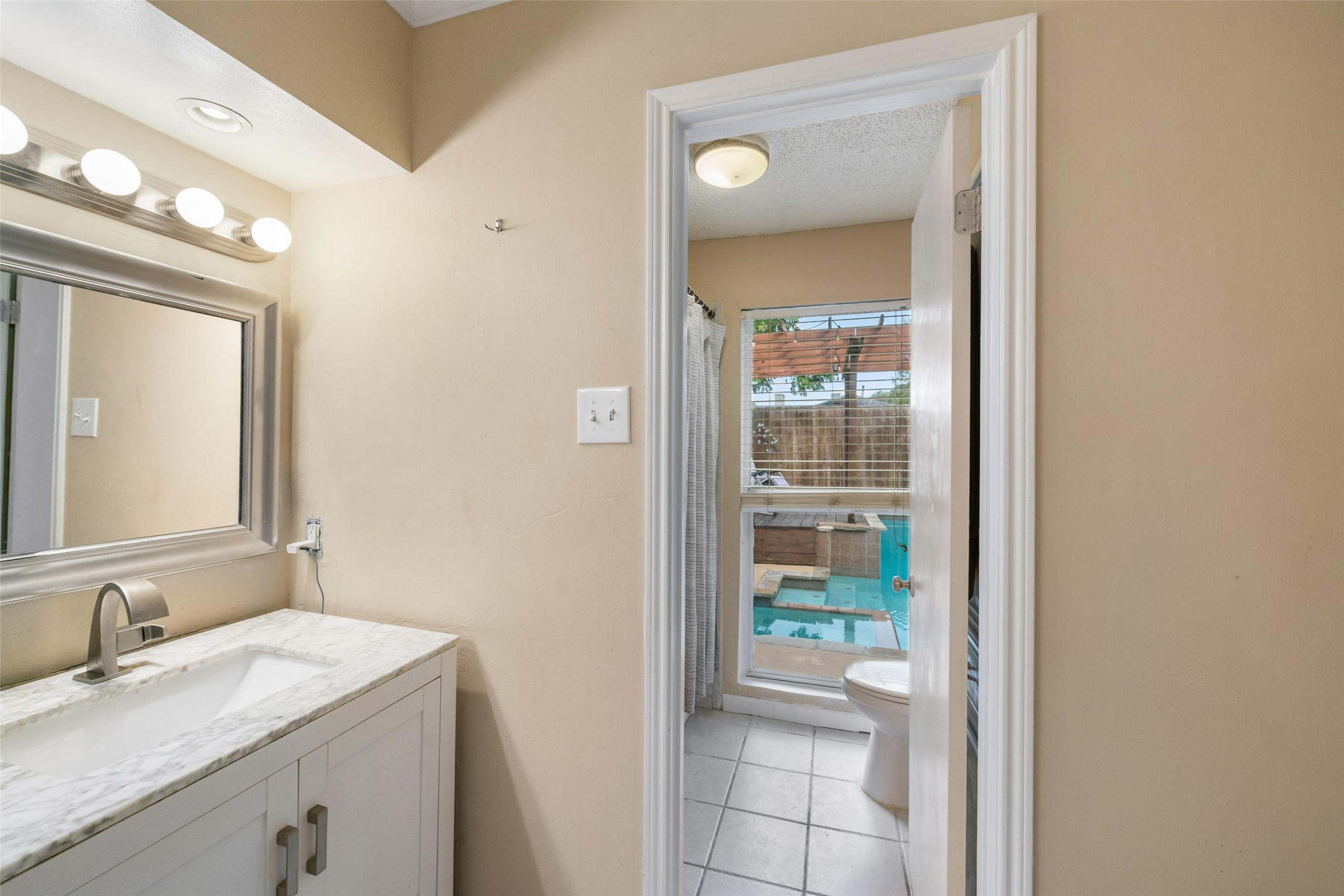10831 Valley Hills Drive Property Photo 23