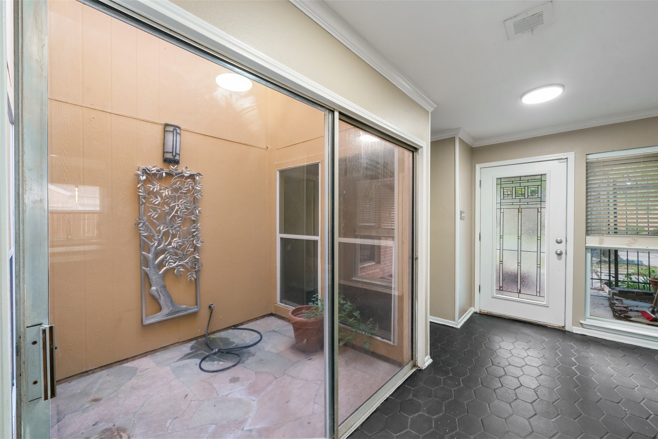 10831 Valley Hills Drive Property Photo 26