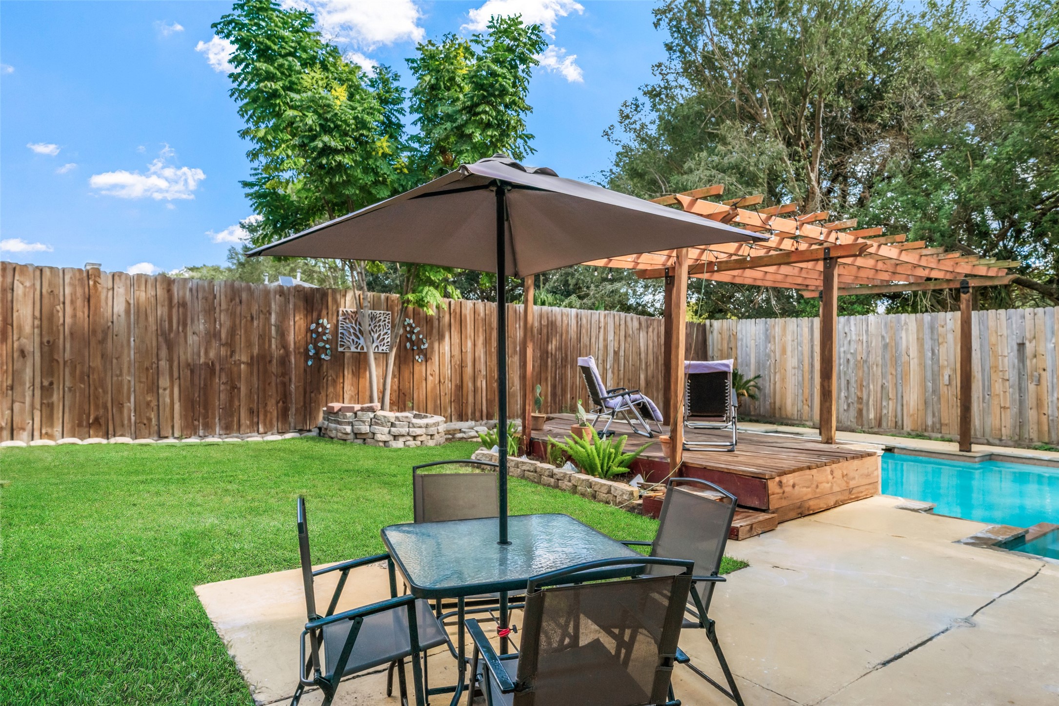 10831 Valley Hills Drive Property Photo 28