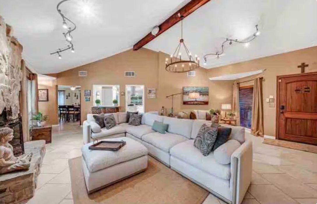 2526 Creekway Circle Property Photo 3