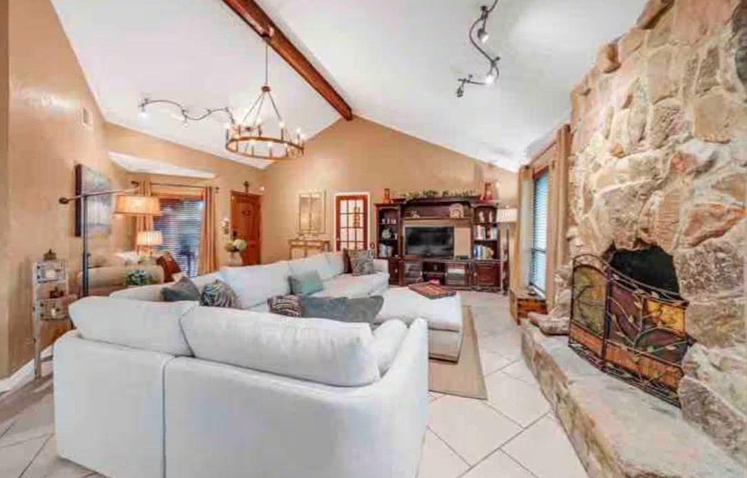 2526 Creekway Circle Property Photo 4