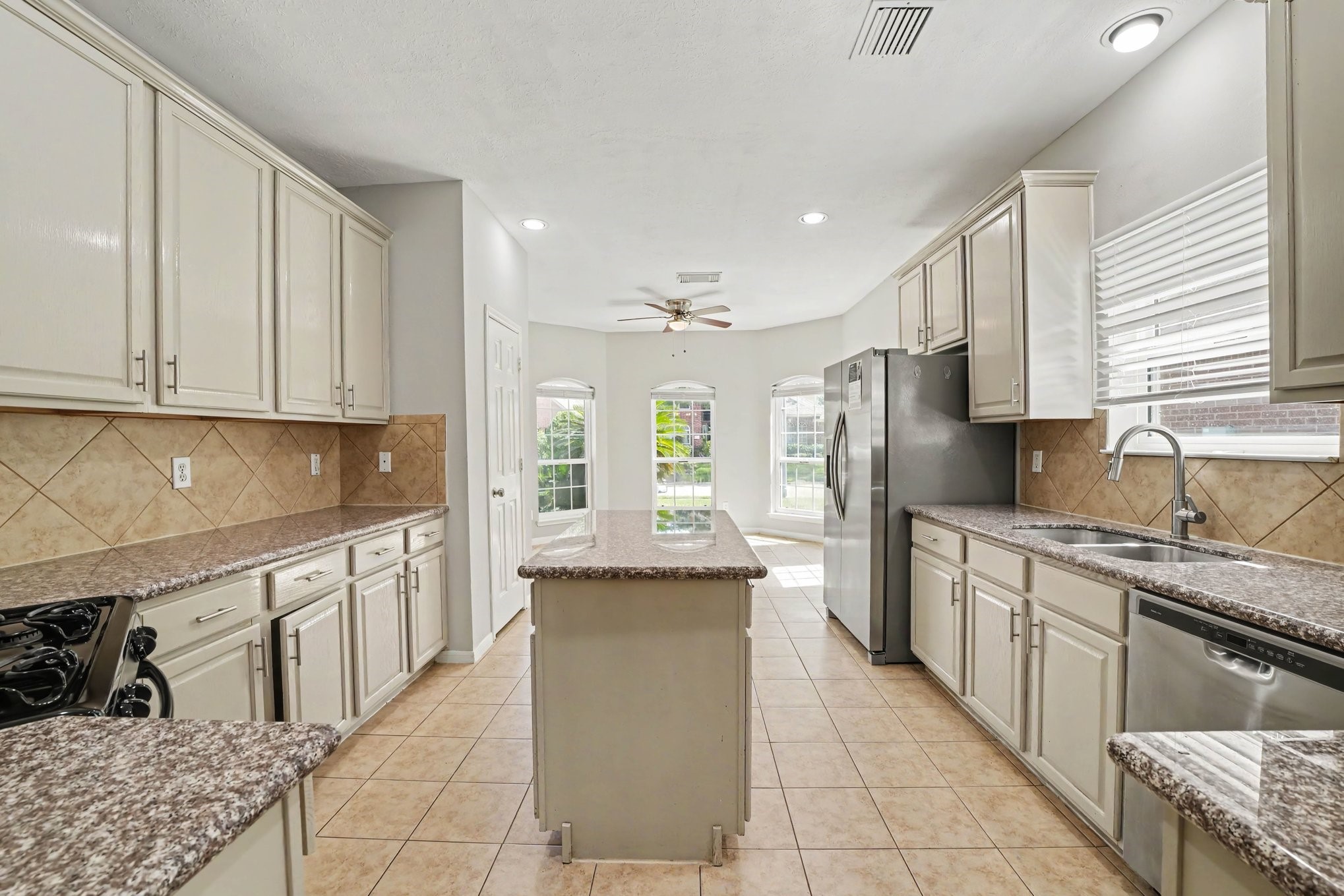 21415 Santa Clara Drive Property Photo 7