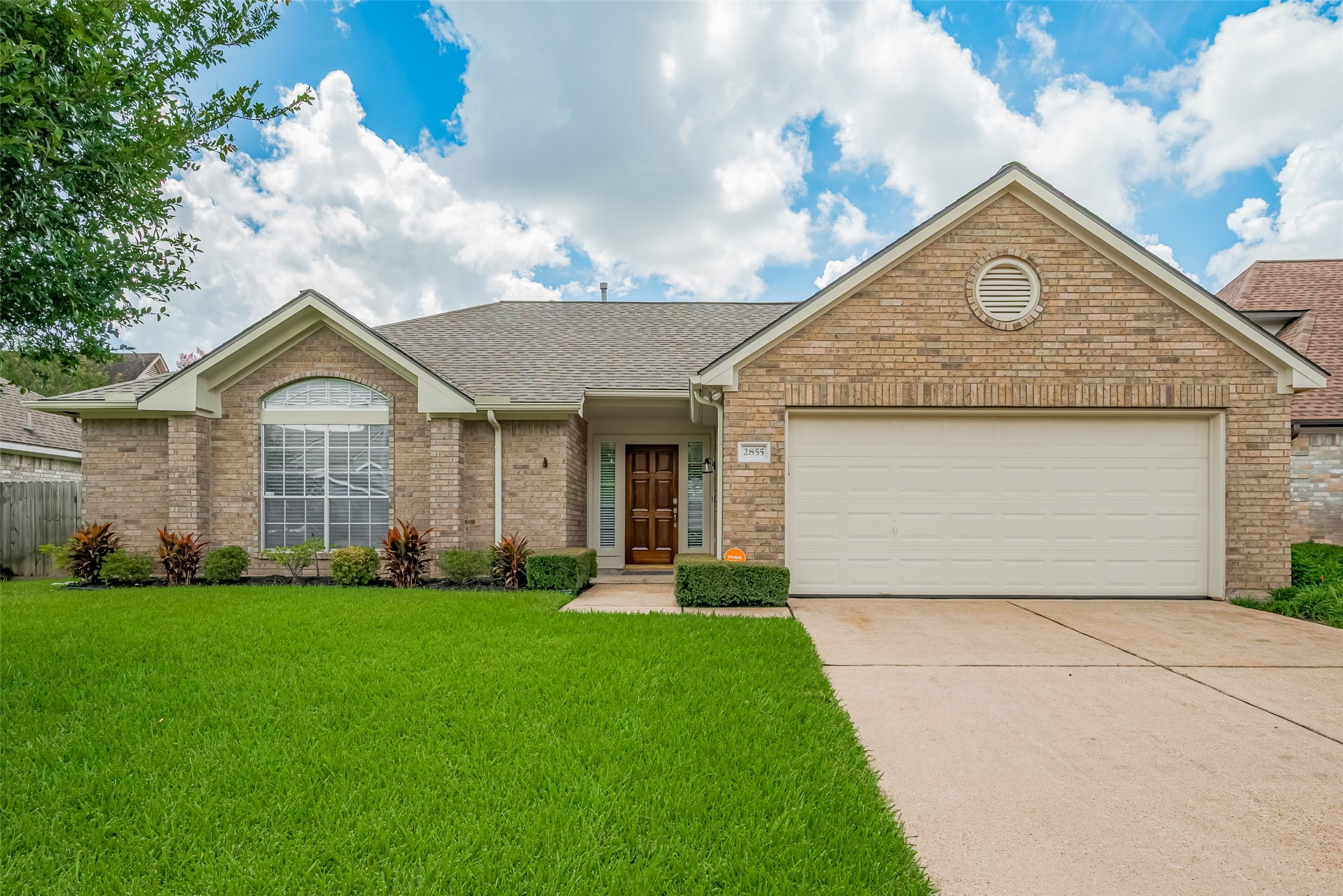 2855 Lake View Drive Property Photo 1