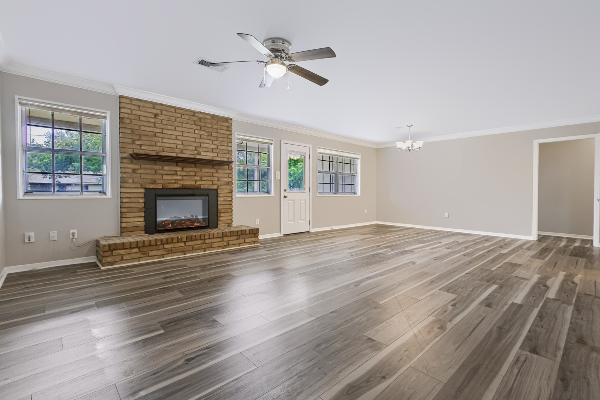 2405 Powell Street Property Photo 2