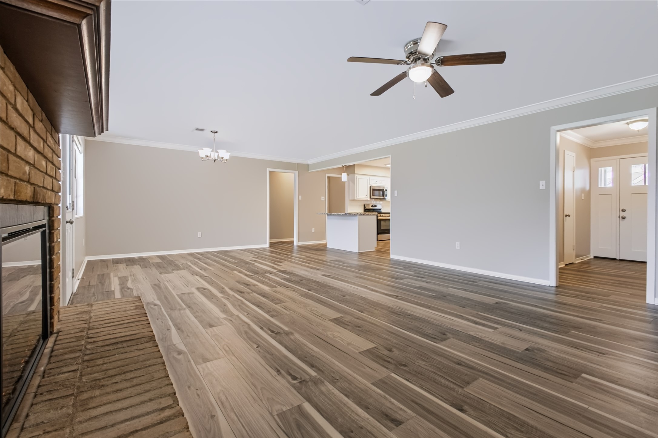 2405 Powell Street Property Photo 3