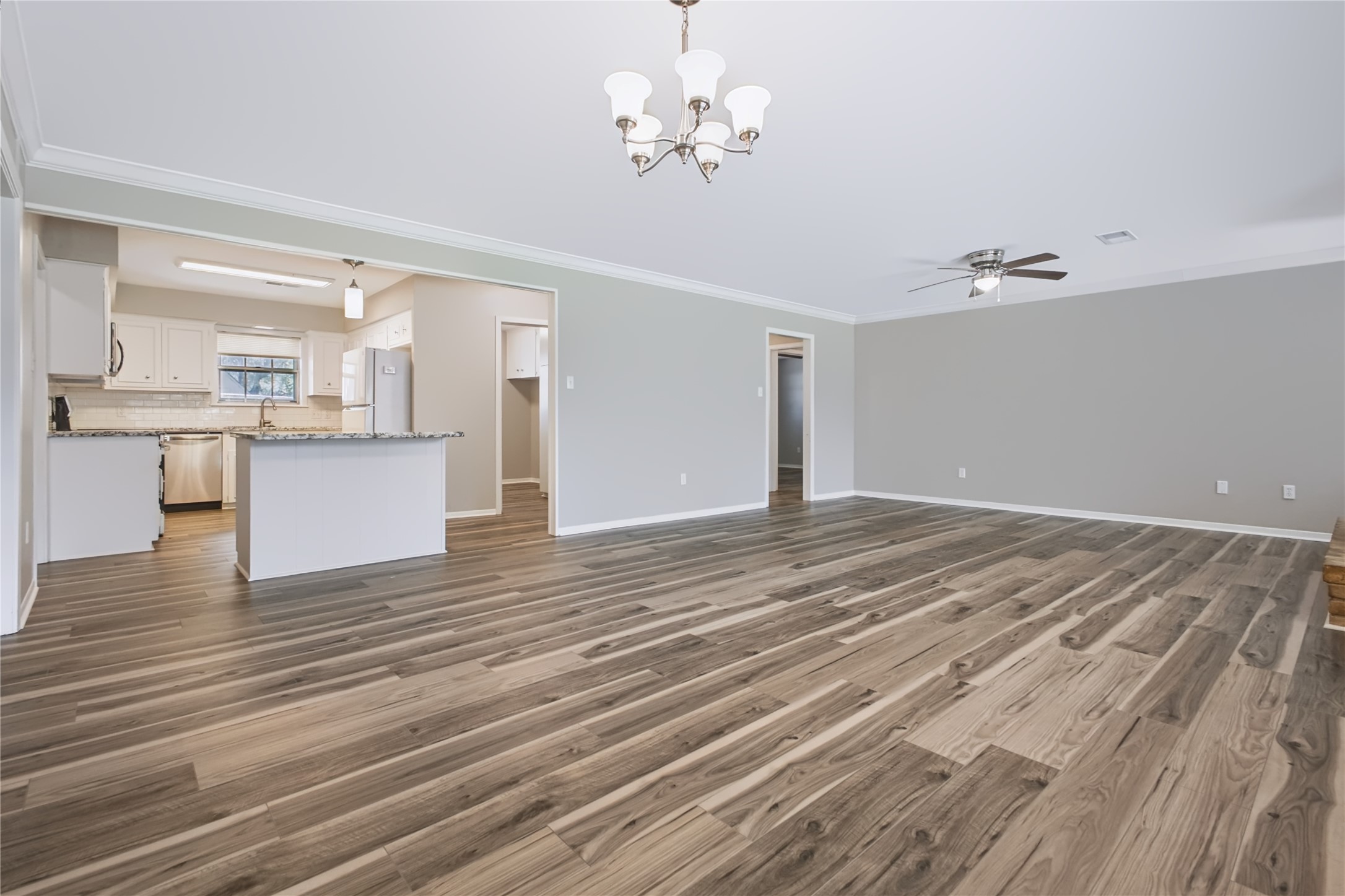 2405 Powell Street Property Photo 4