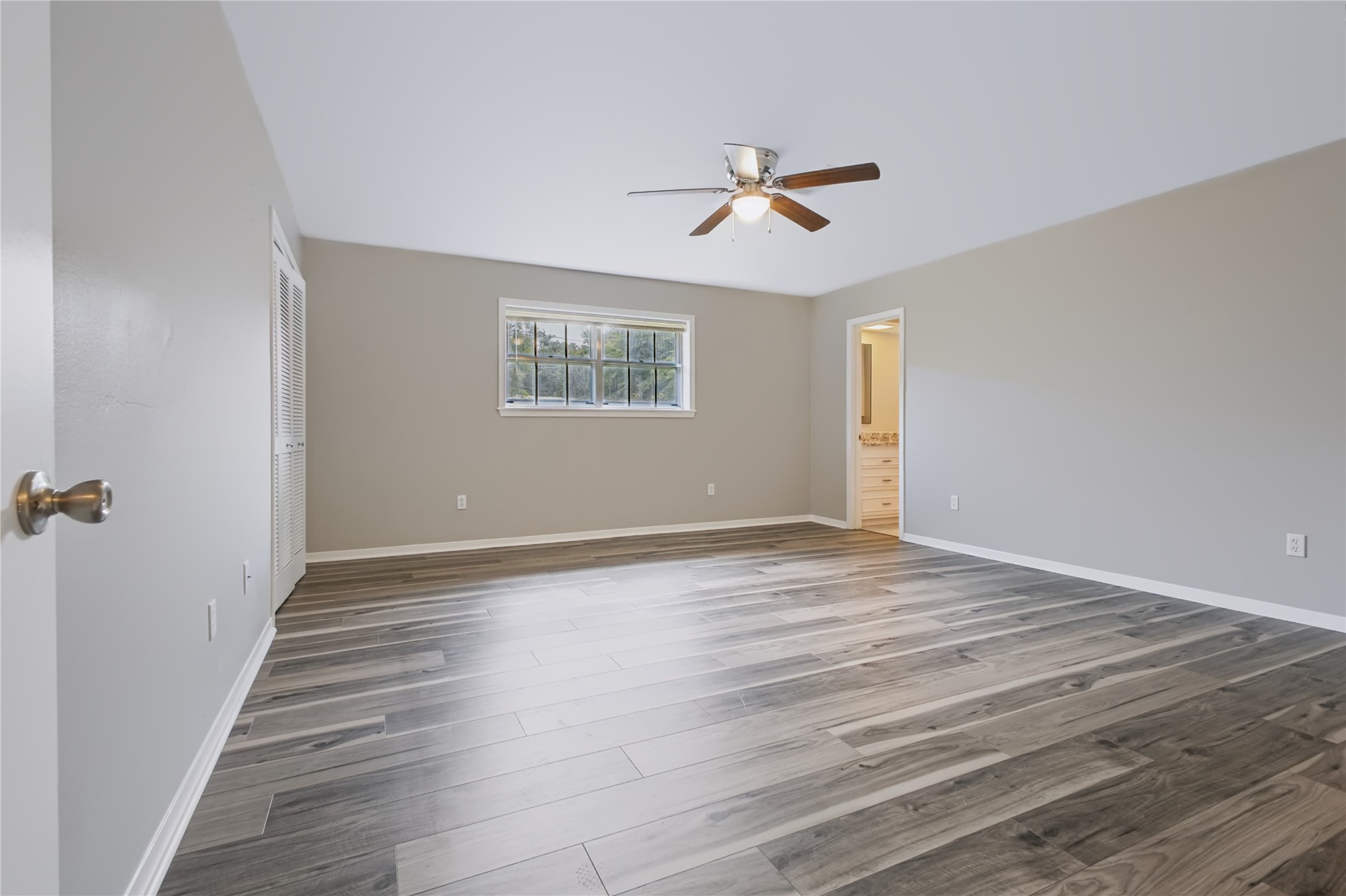 2405 Powell Street Property Photo 8