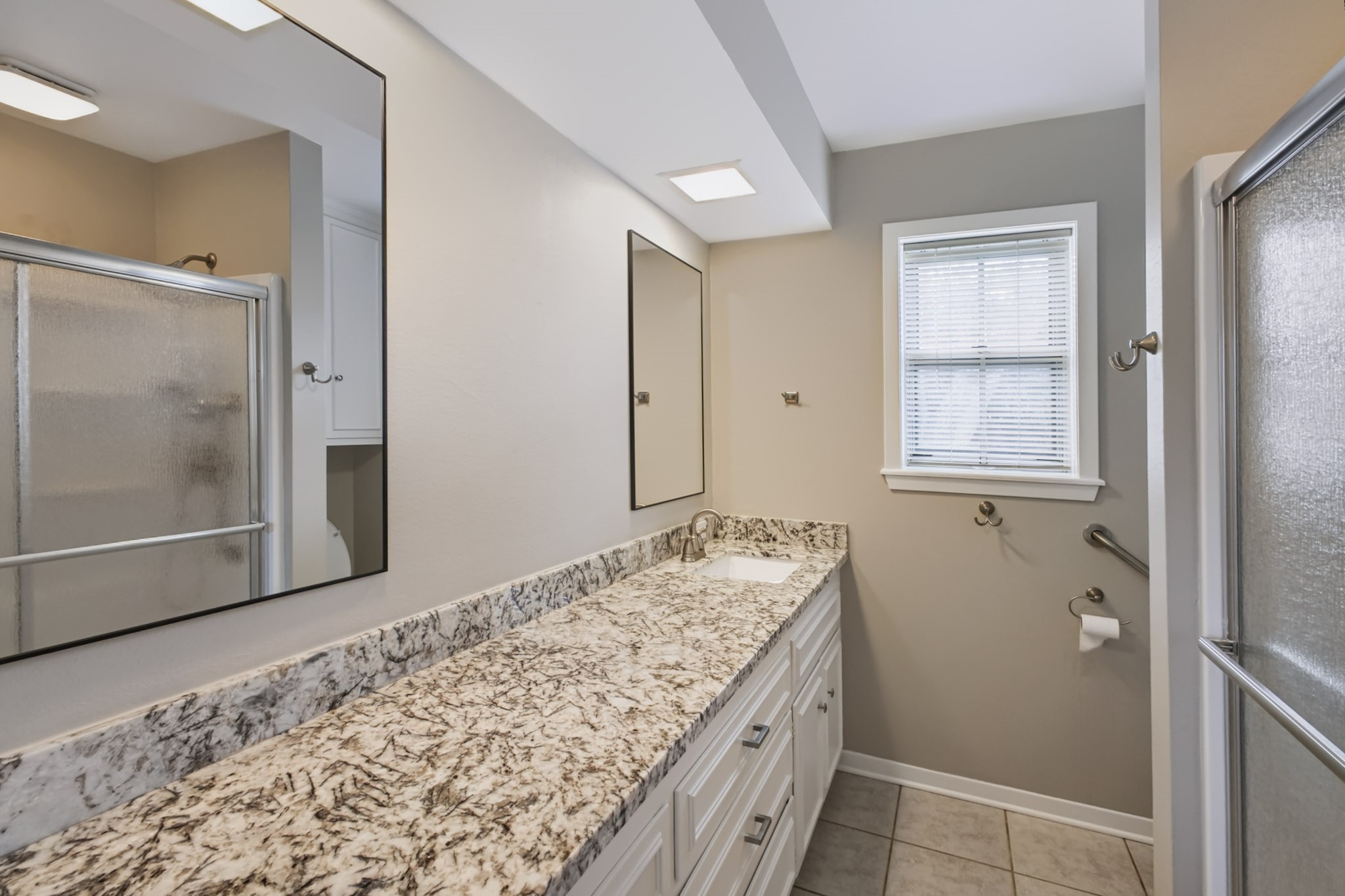 2405 Powell Street Property Photo 10