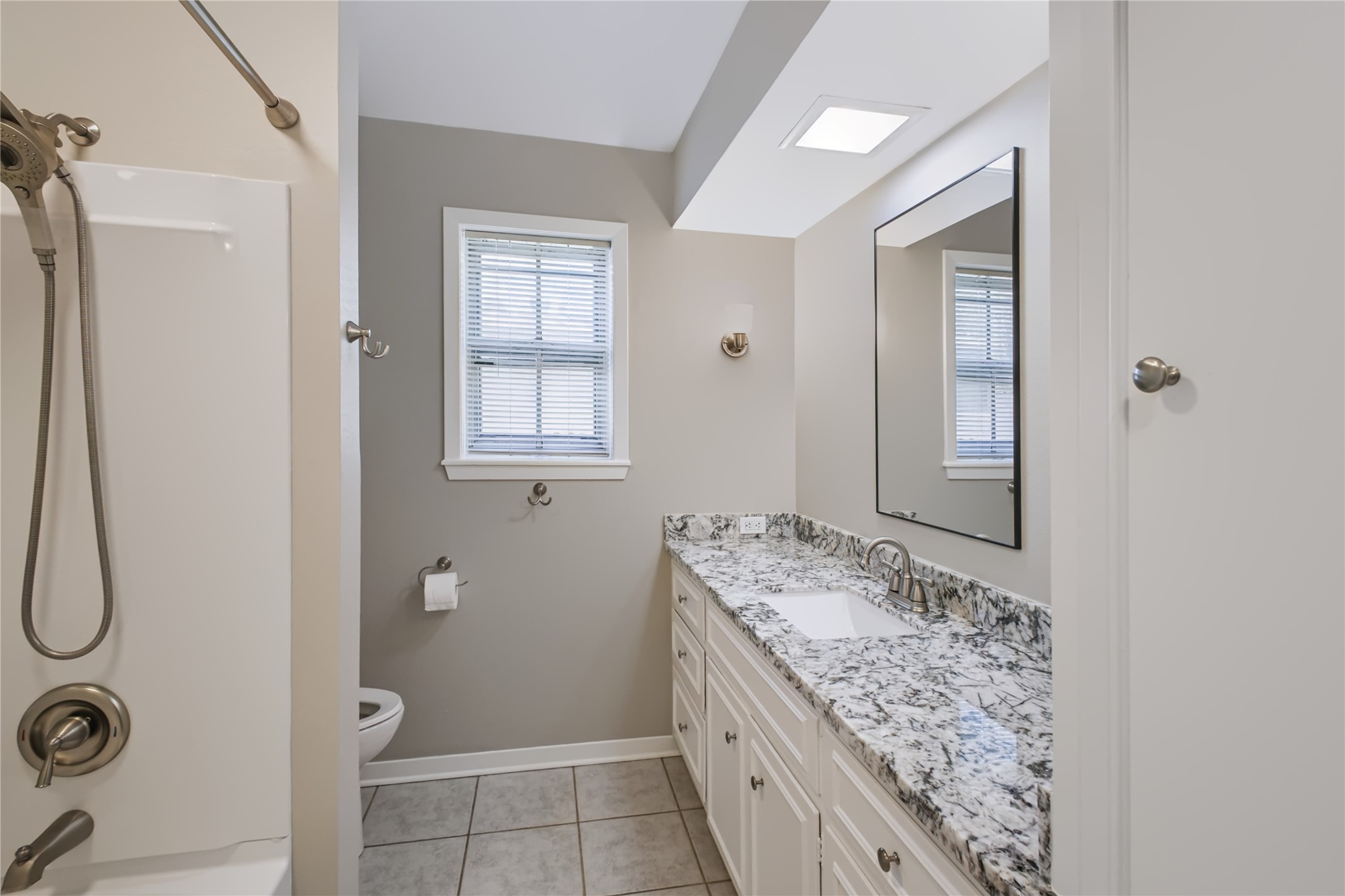 2405 Powell Street Property Photo 12