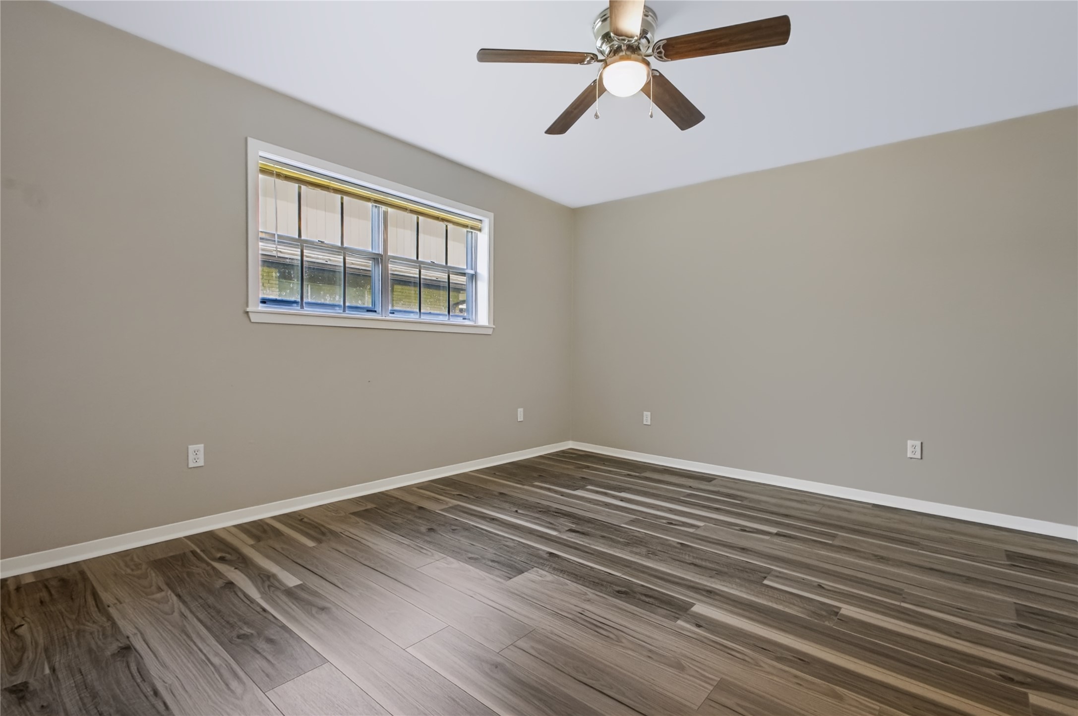 2405 Powell Street Property Photo 13