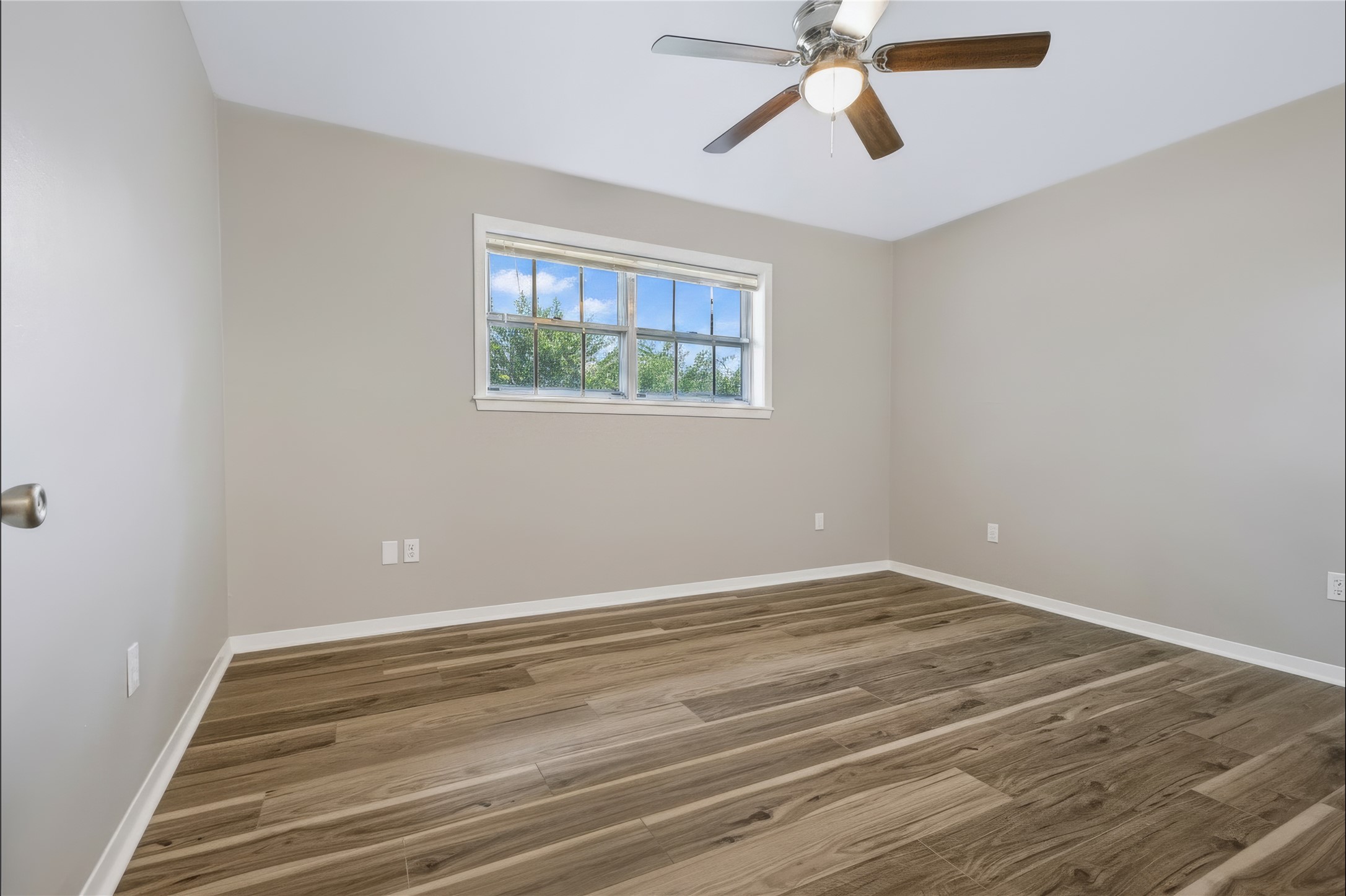 2405 Powell Street Property Photo 15