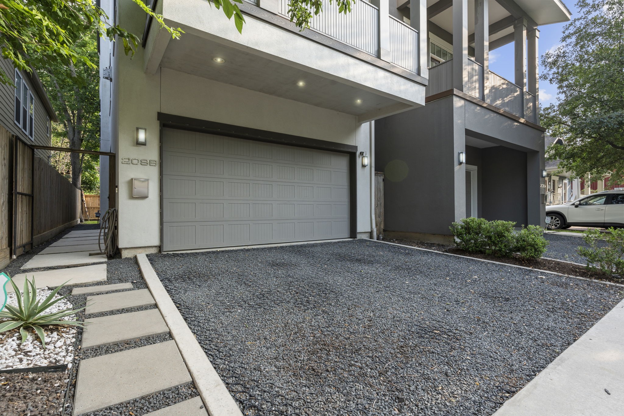 208 Aurora Street B Property Photo 2