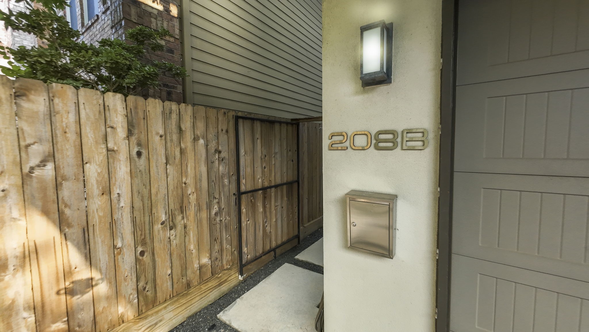 208 Aurora Street B Property Photo 4