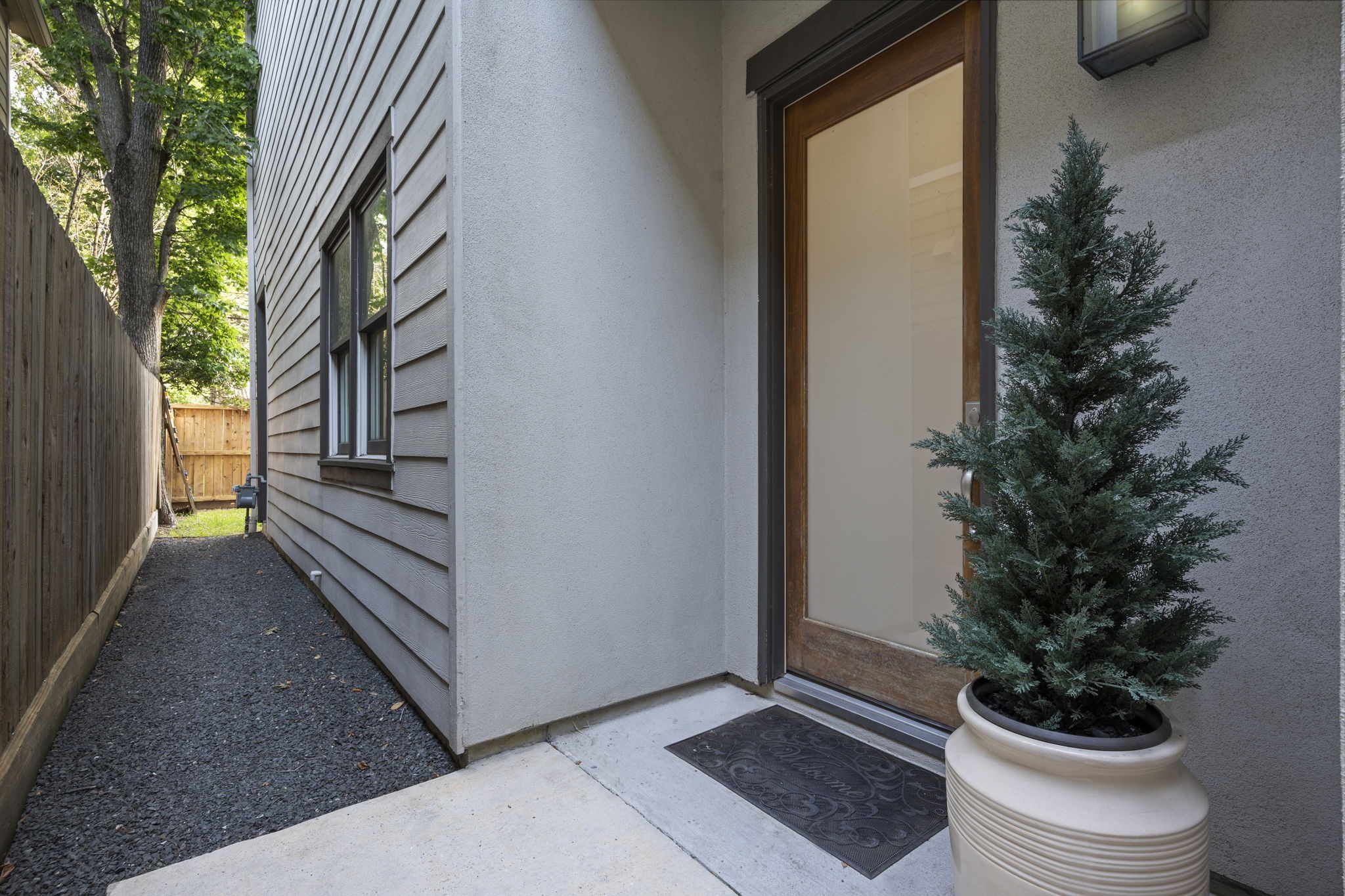 208 Aurora Street B Property Photo 5