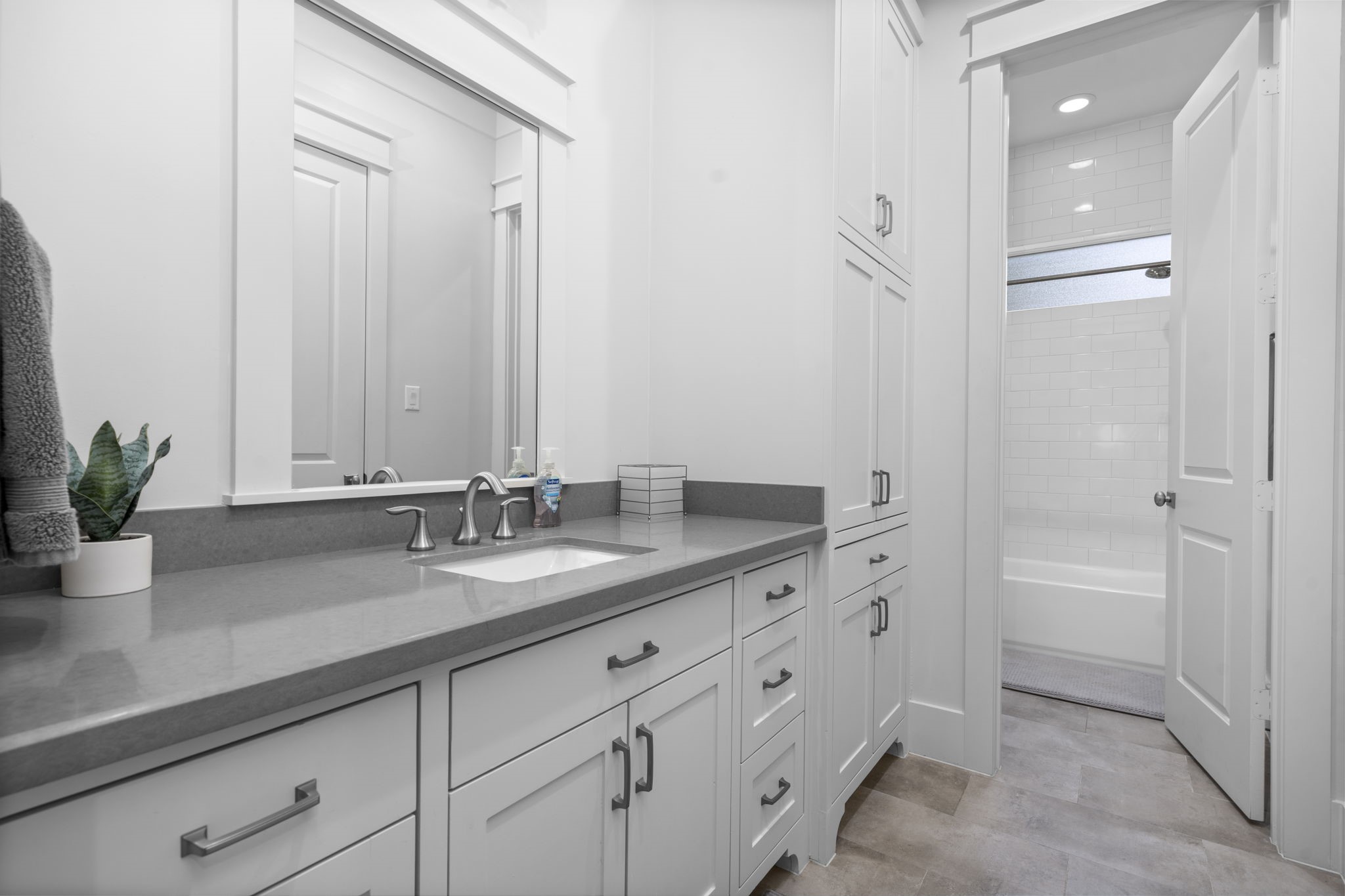 208 Aurora Street B Property Photo 13