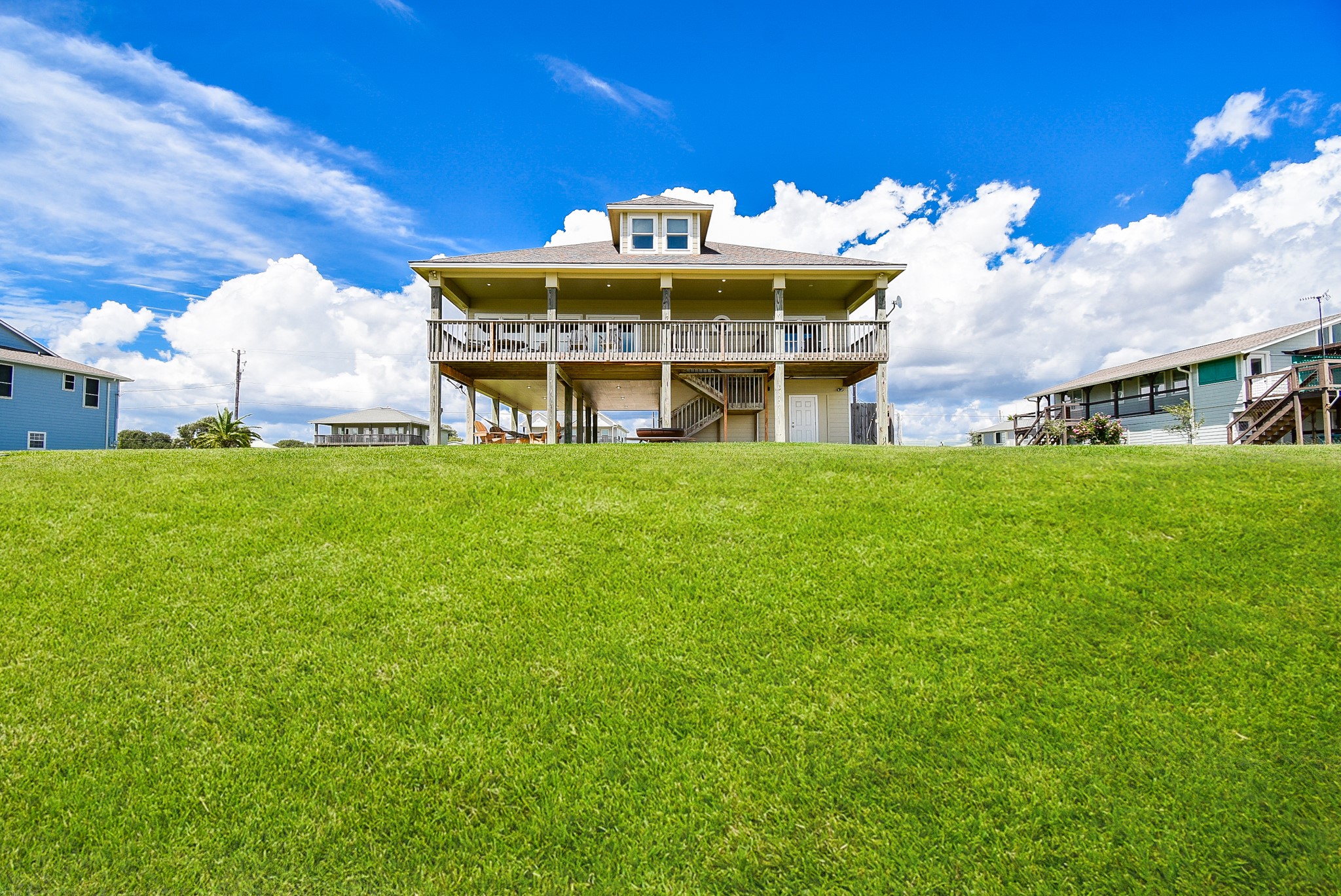 1588 W Bayshore Drive Property Photo 2
