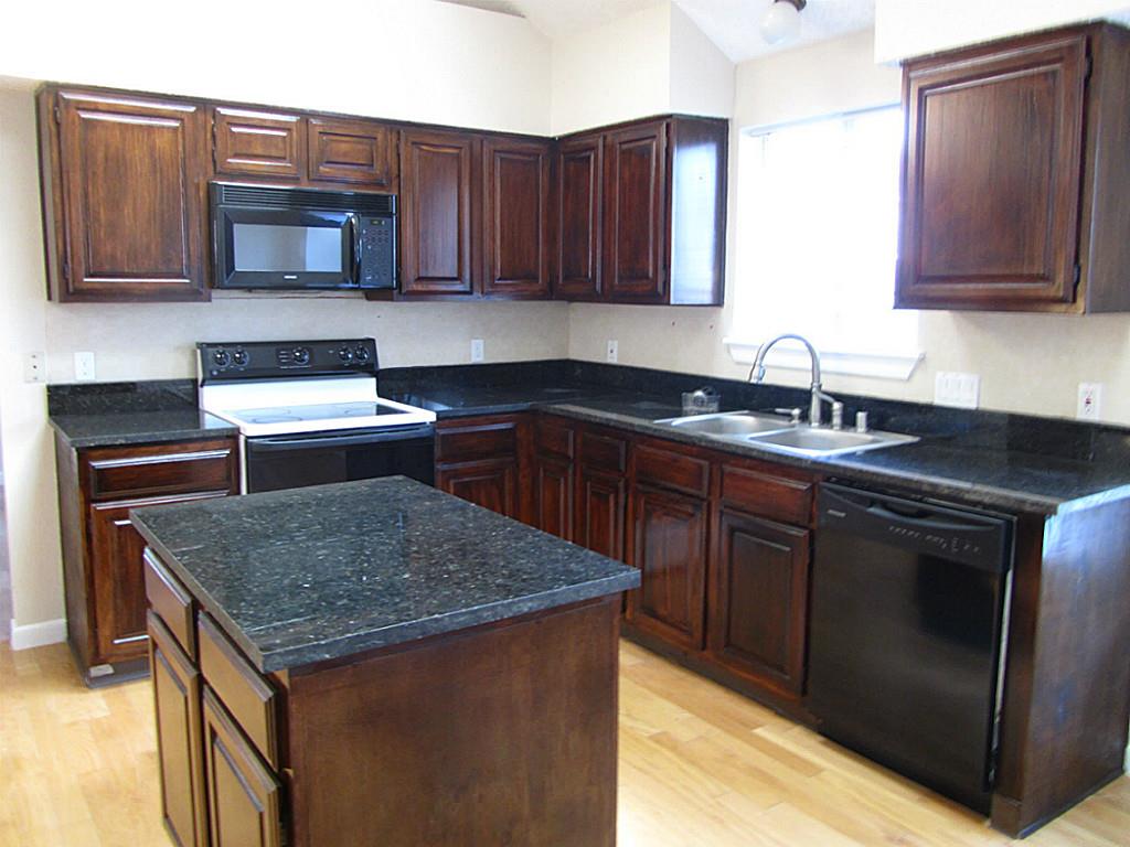 1235 Kings Creek Trl Property Photo 3