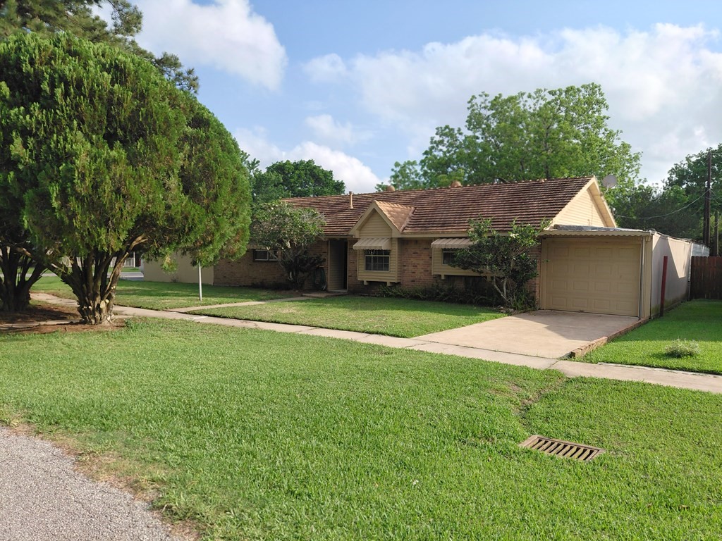 1518 Avenue B Property Photo 1