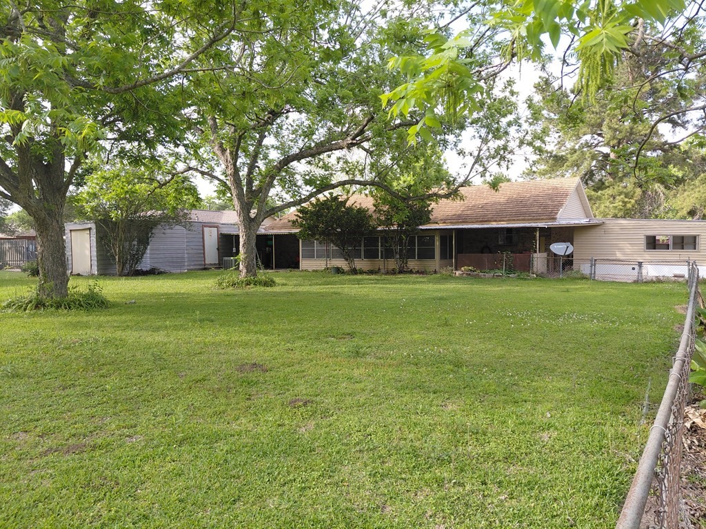 1518 Avenue B Property Photo 4