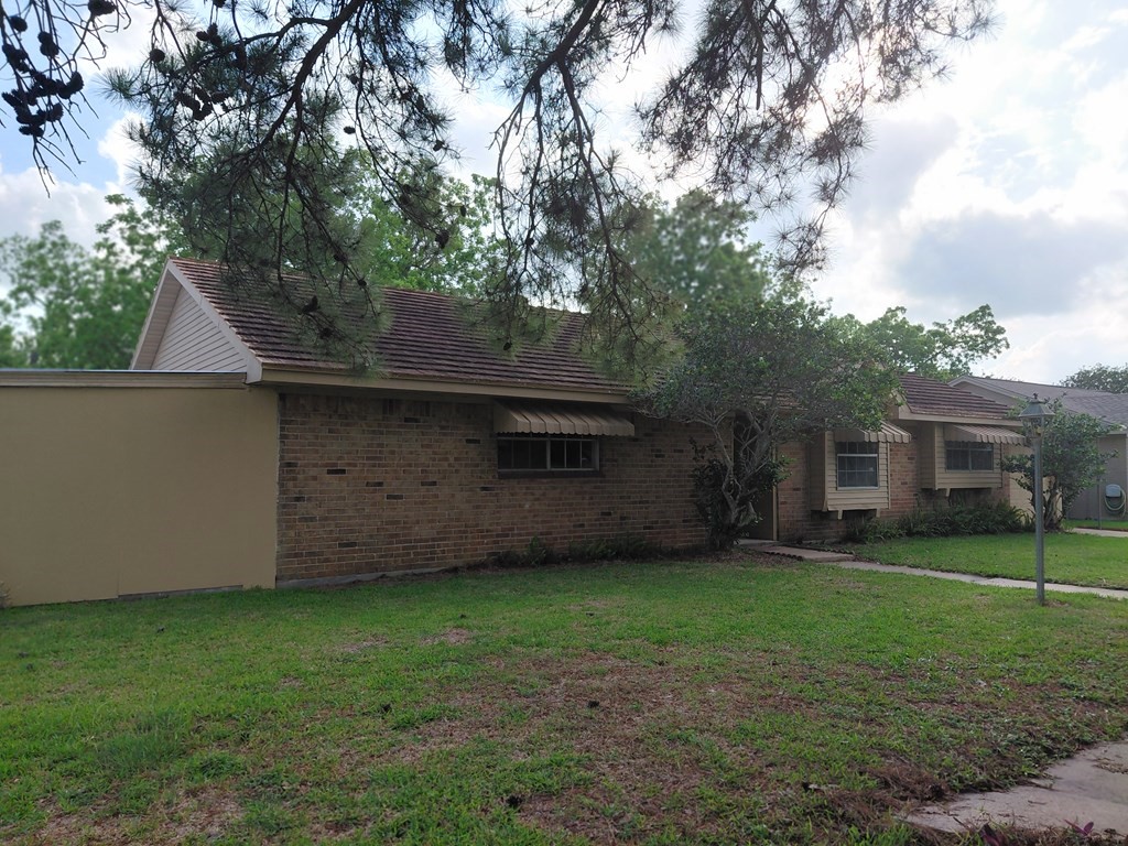 1518 Avenue B Property Photo 6
