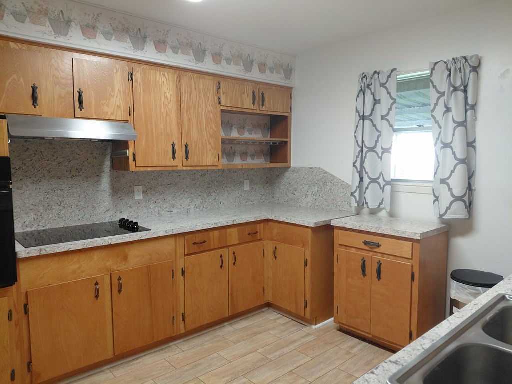 1518 Avenue B Property Photo 7