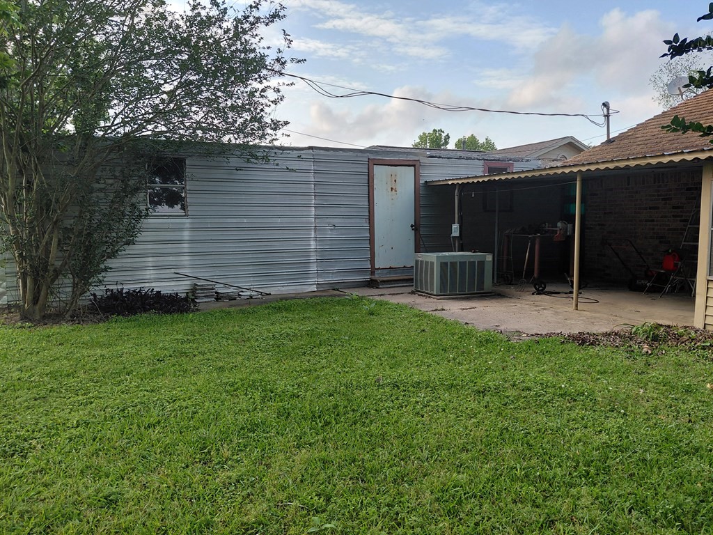 1518 Avenue B Property Photo 30