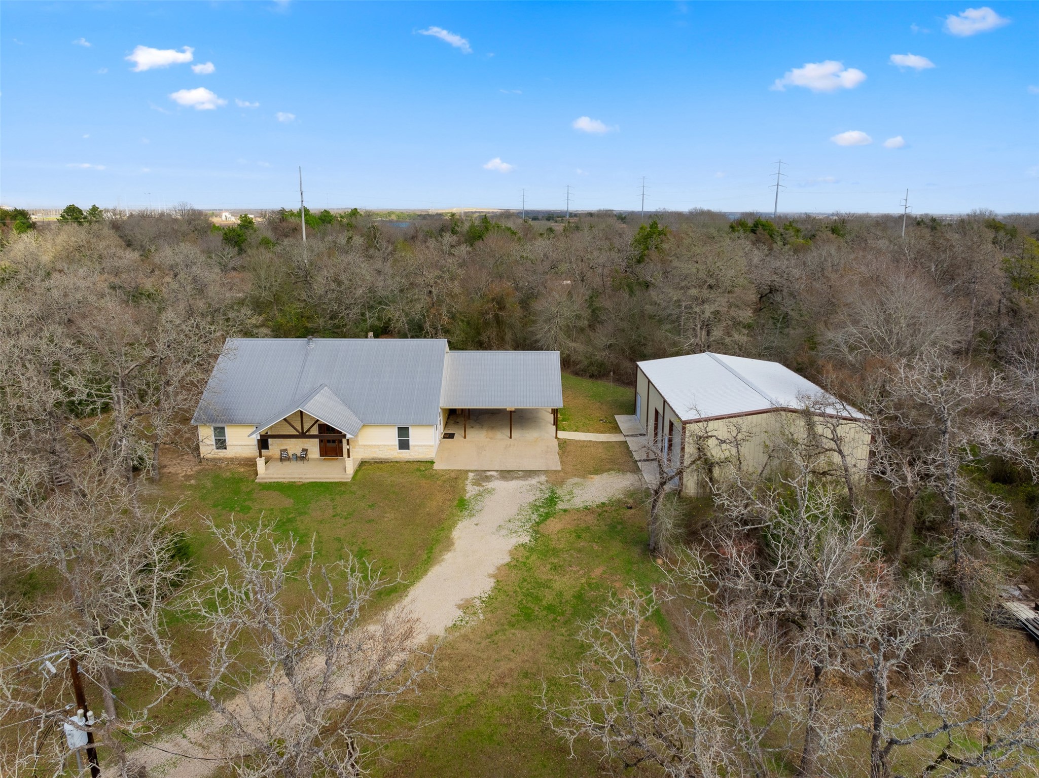 8952 Gibbons Creek Road Property Photo