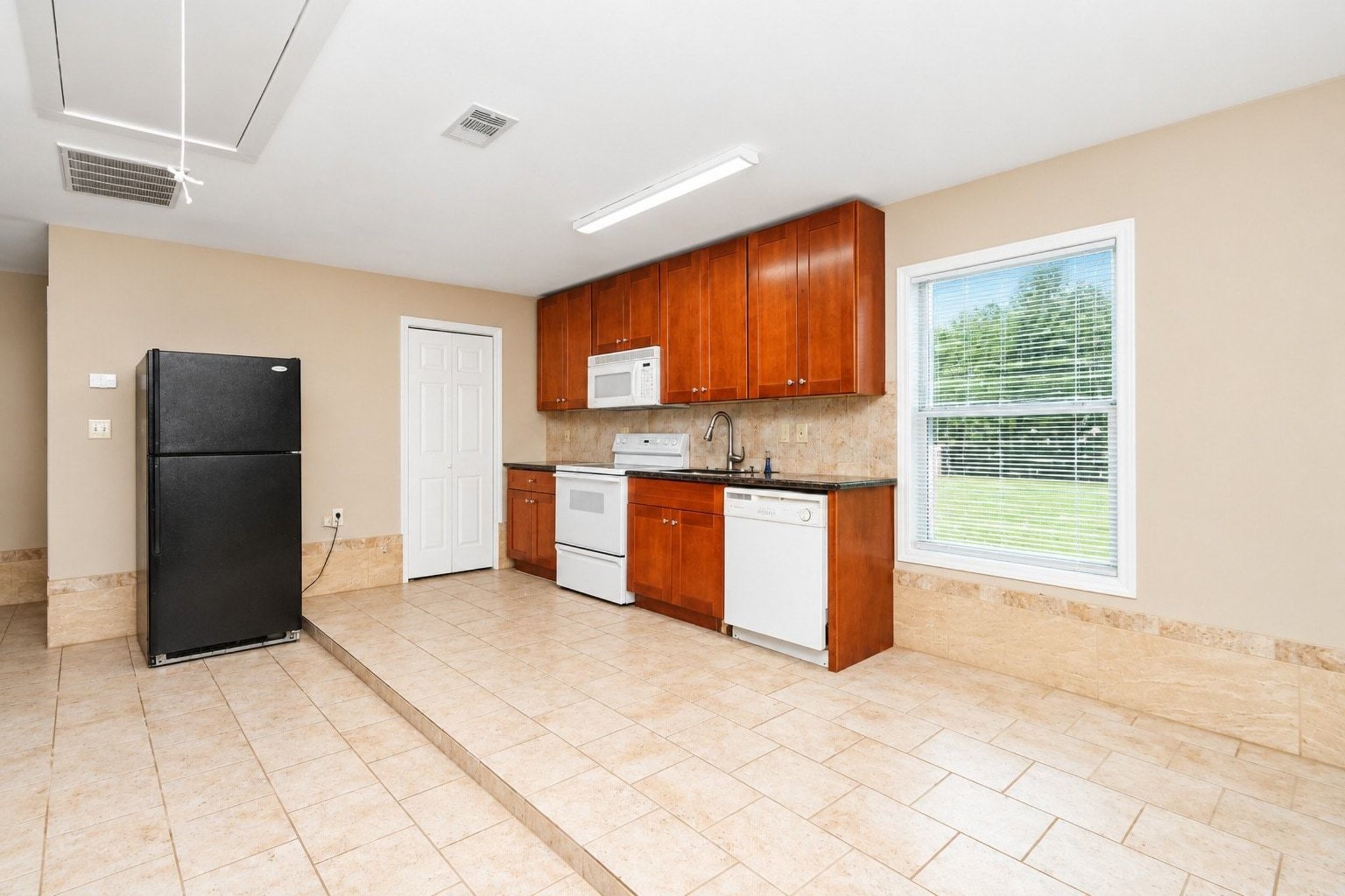 6010 Cypress Street Property Photo 12