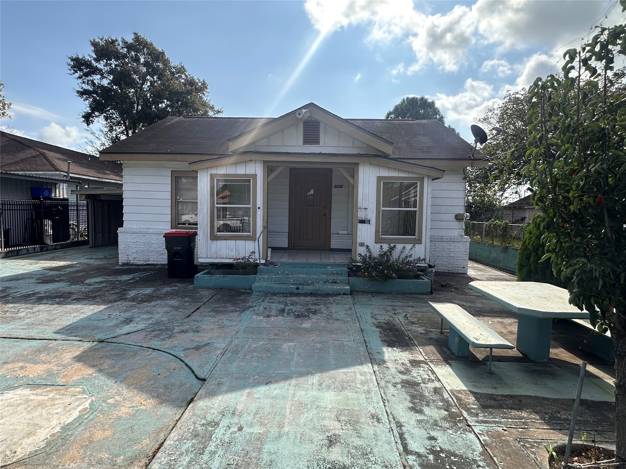 1322 Cypress Street Property Photo 1