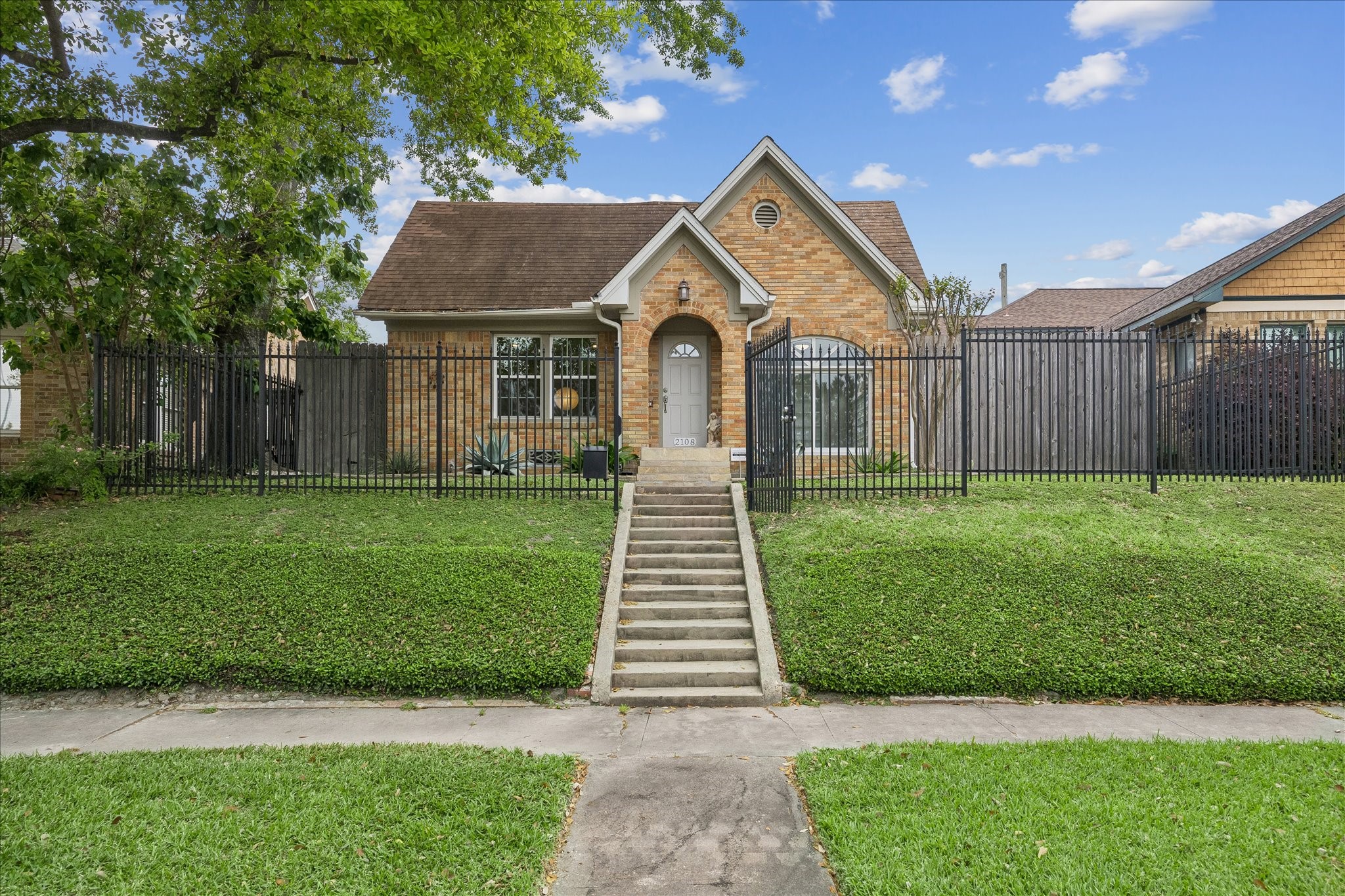 2108 White Oak Drive Property Photo 1