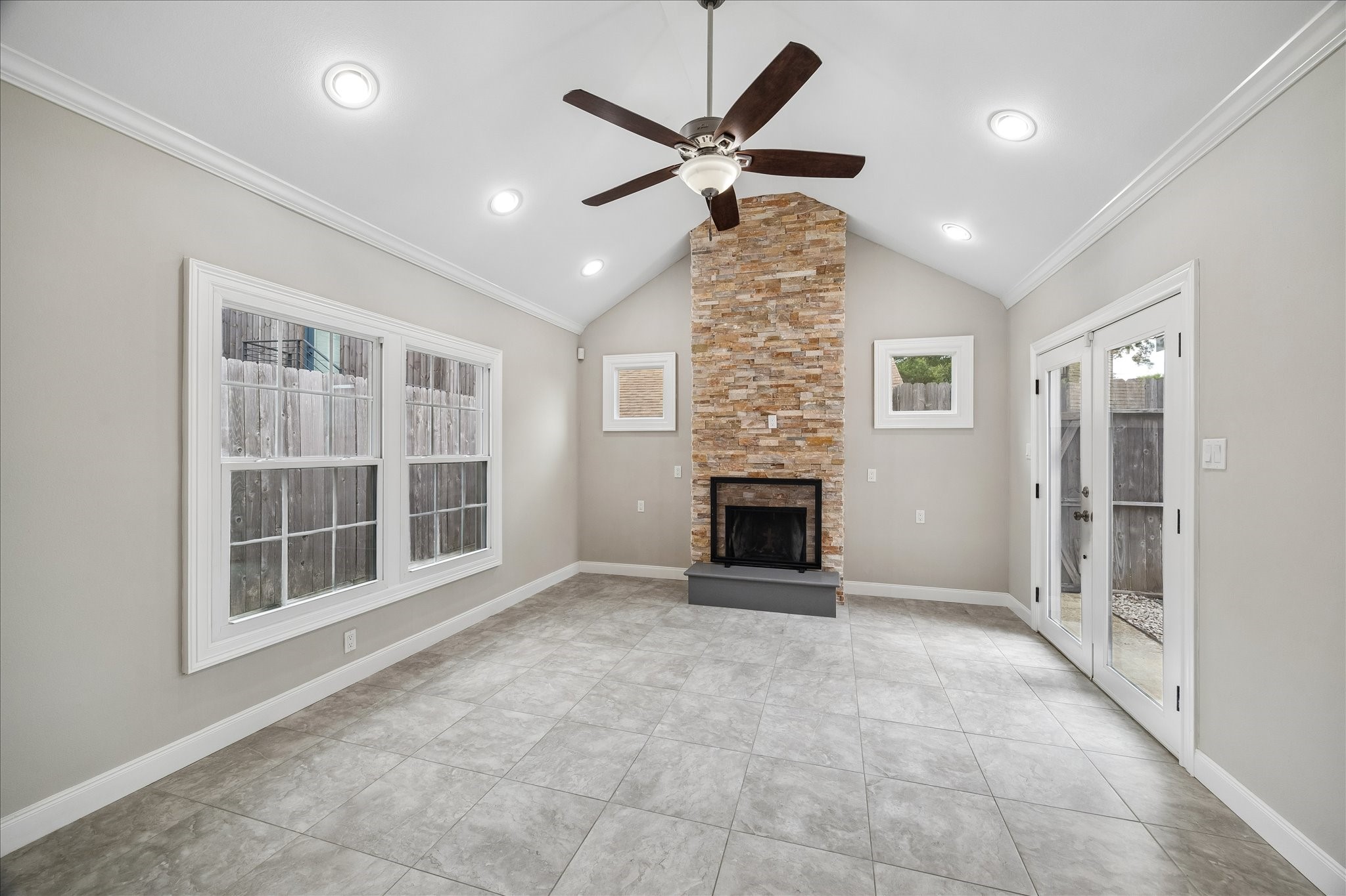 2108 White Oak Drive Property Photo 3