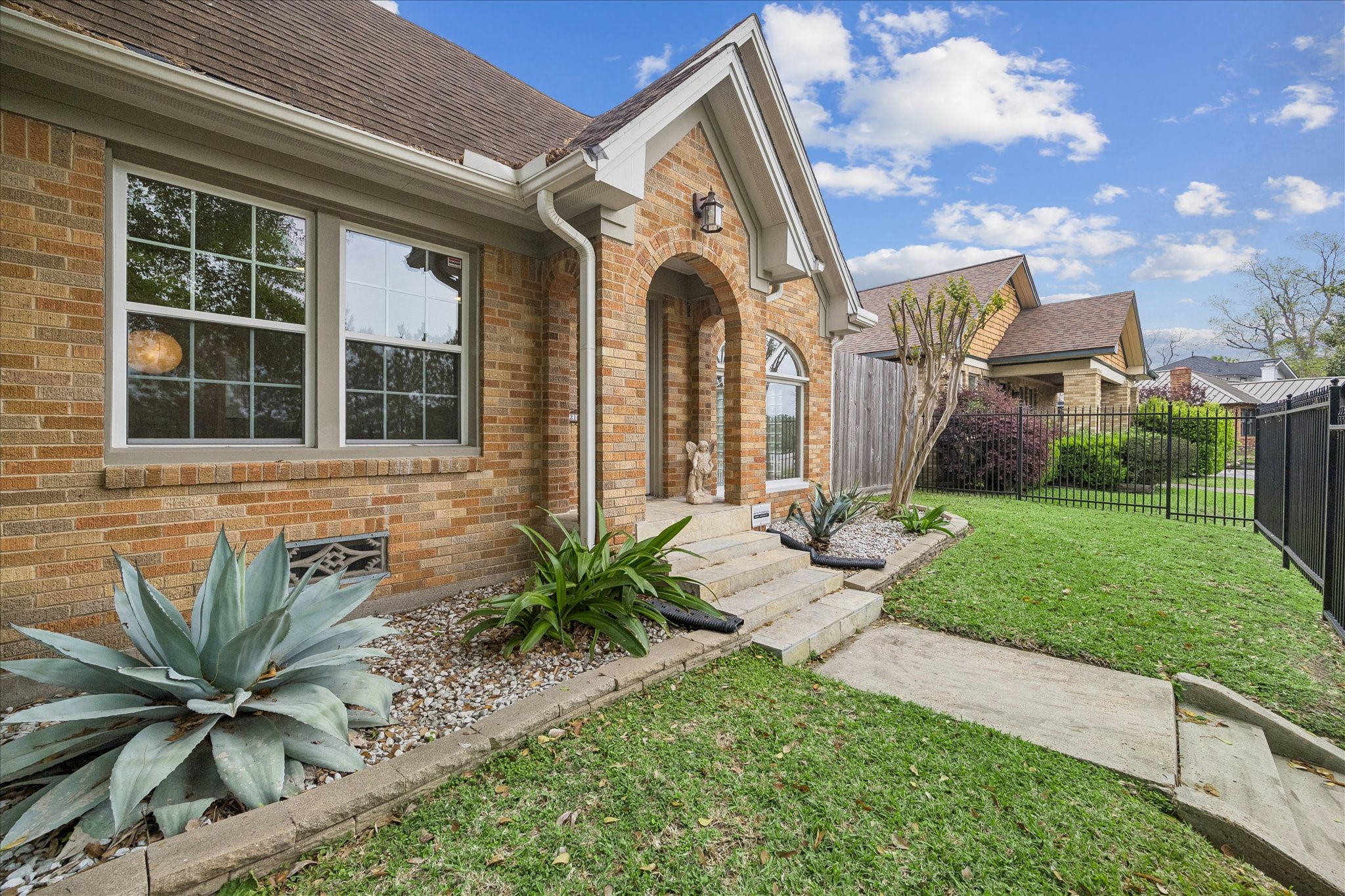 2108 White Oak Drive Property Photo 6