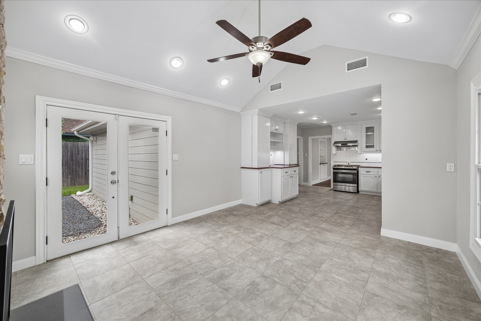 2108 White Oak Drive Property Photo 15