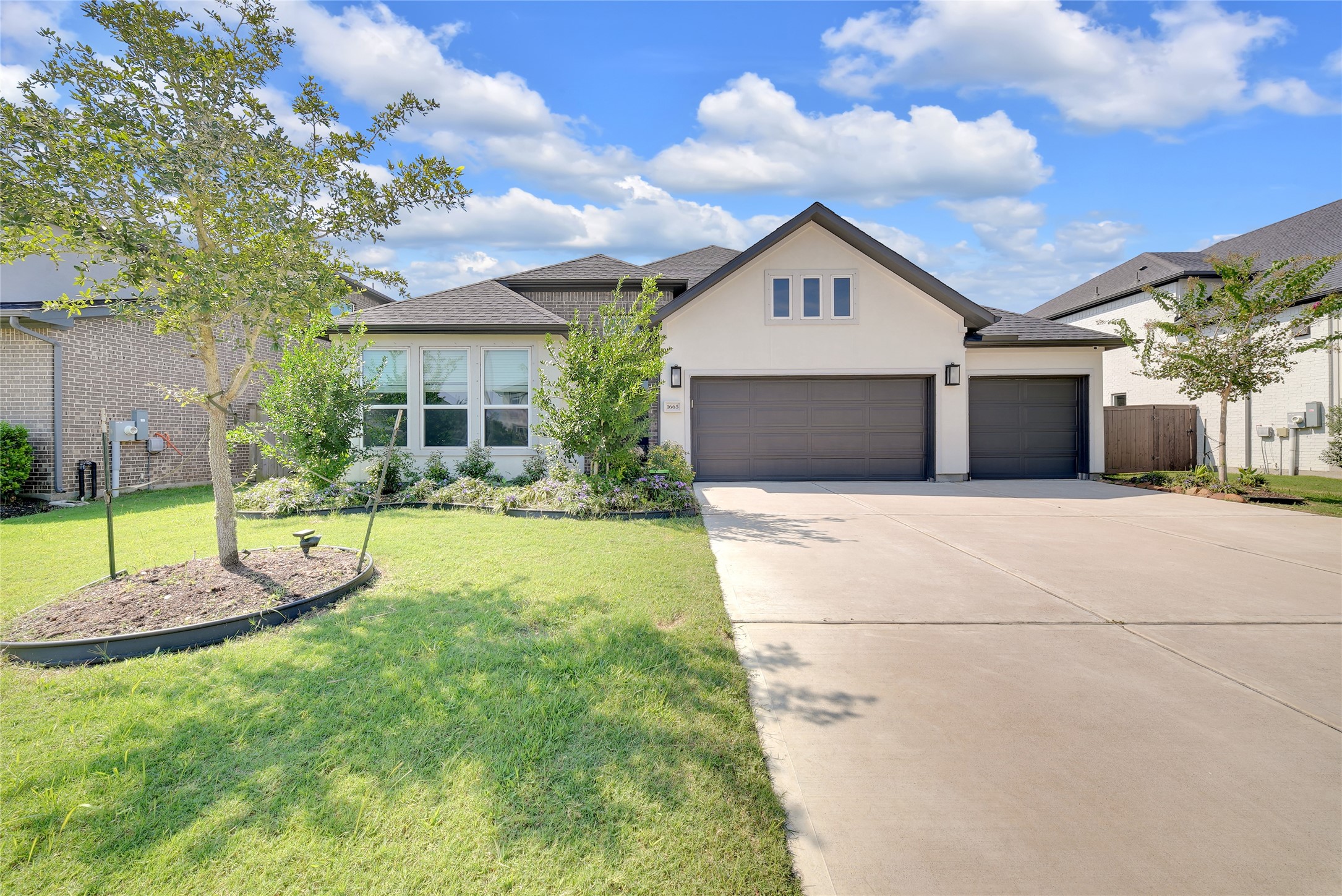 1665 Sherwood Glen Drive Property Photo 1