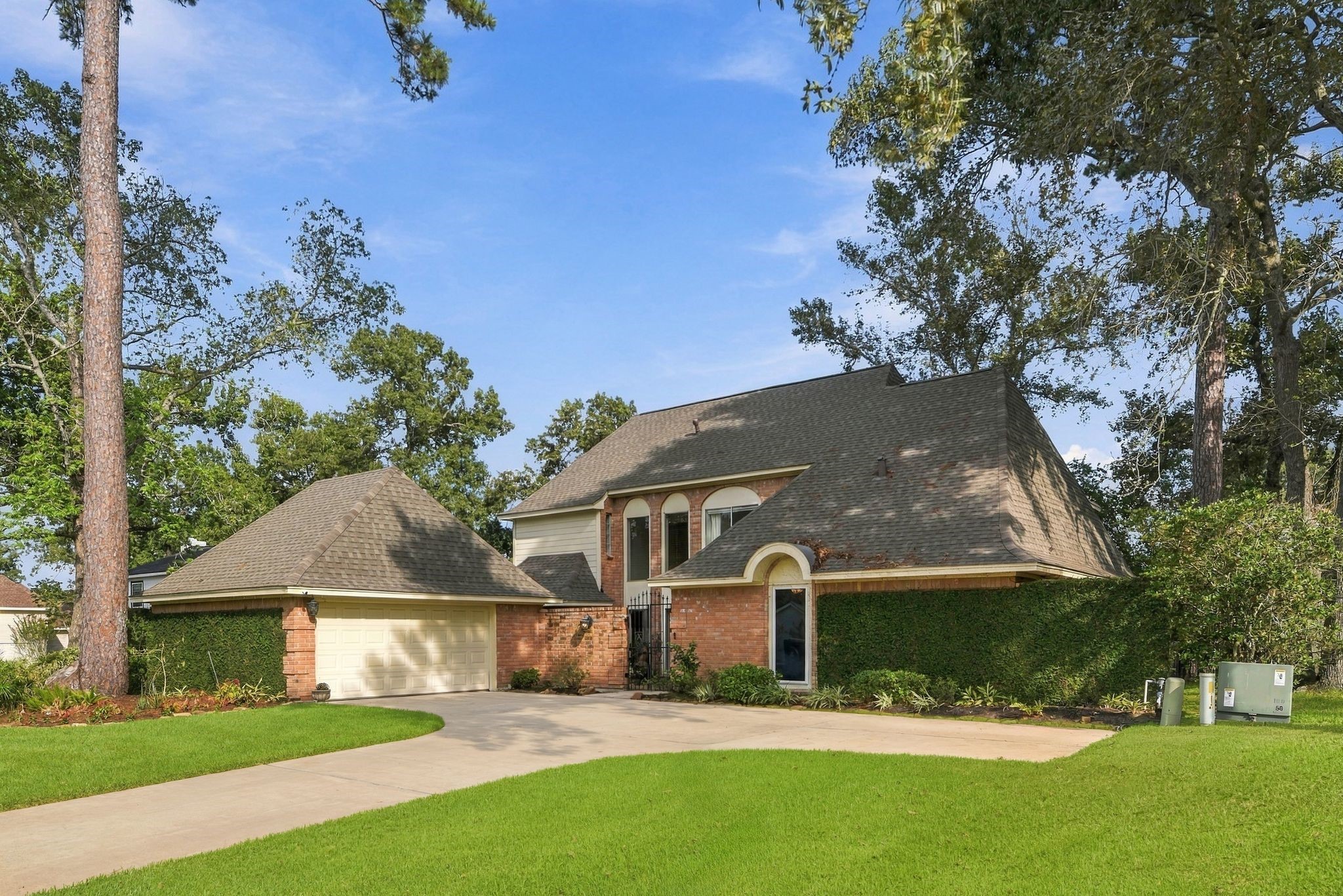 8214 Magnolia Glen Drive Property Photo 2
