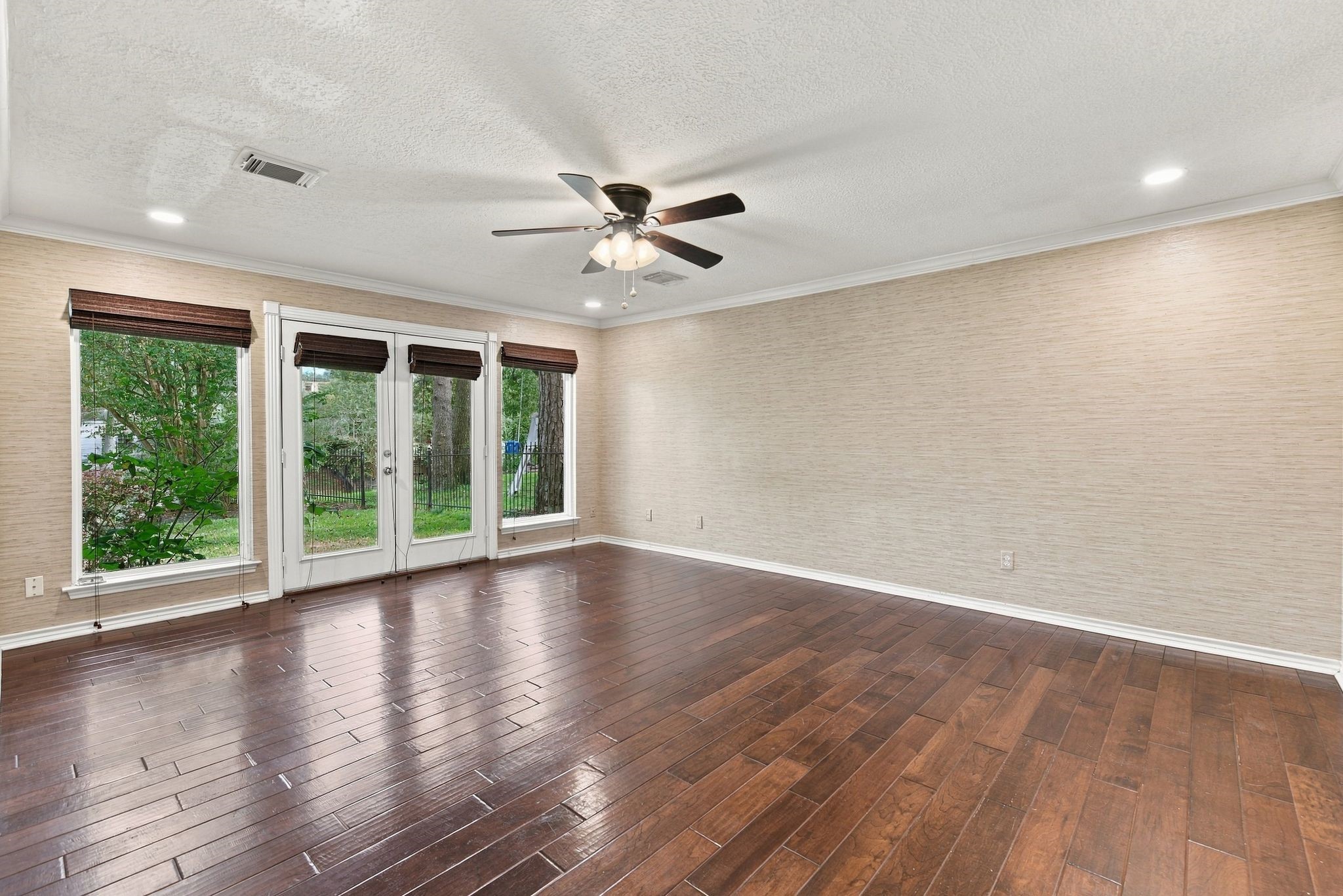 8214 Magnolia Glen Drive Property Photo 20