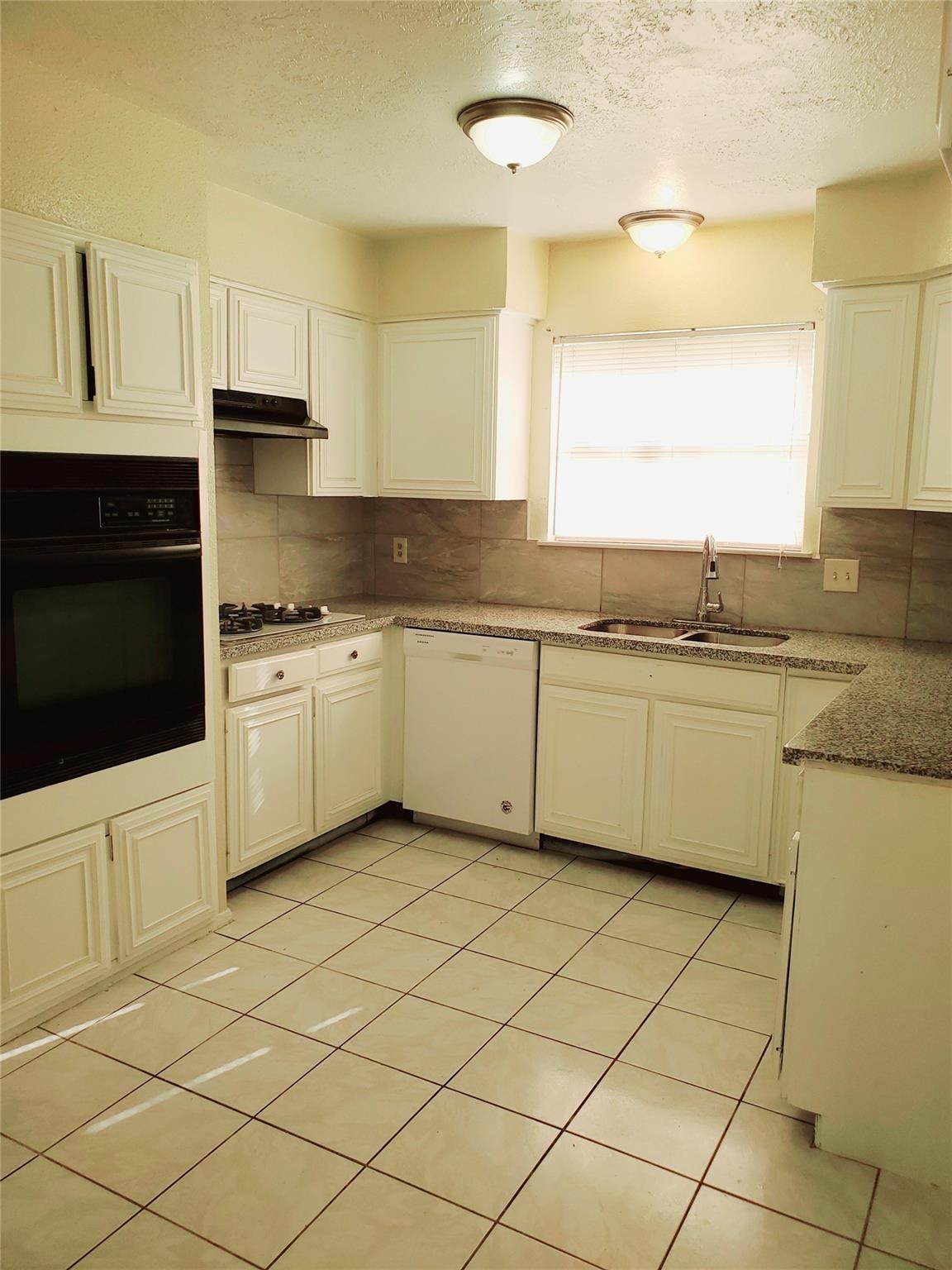 11806 Hillcroft Avenue Property Photo 4