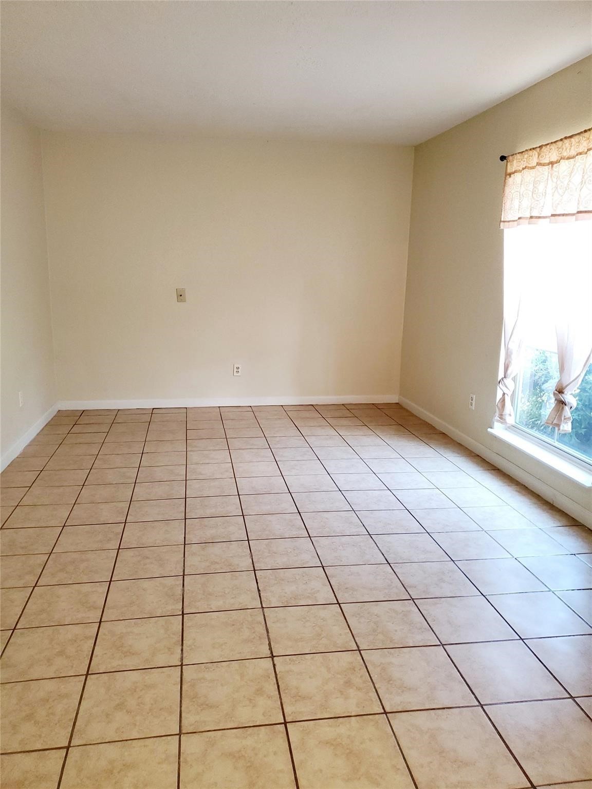 11806 Hillcroft Avenue Property Photo 5