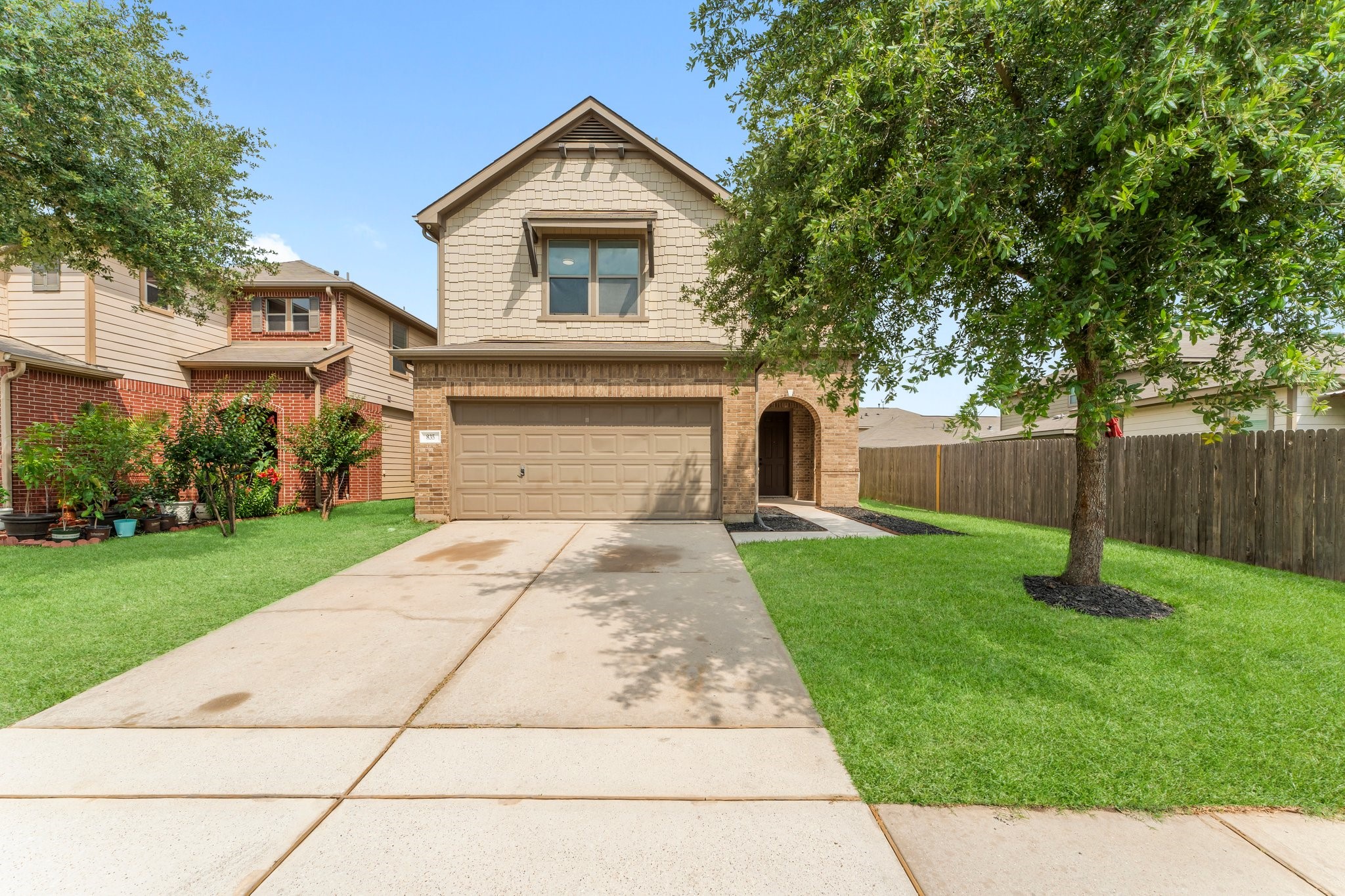835 Sandford Lodge Drive Property Photo 1