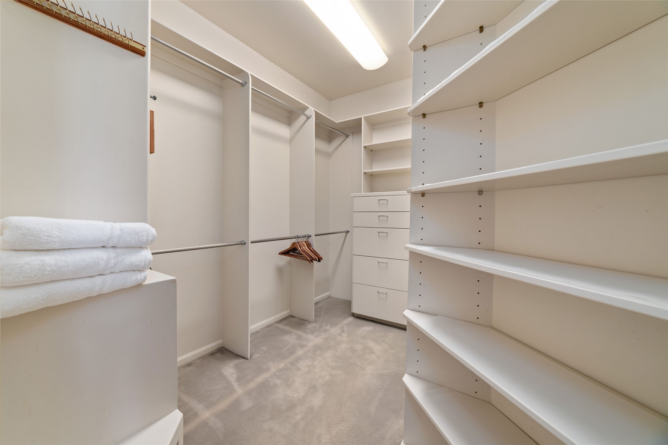 2814 Cedar Woods Place Property Photo 44