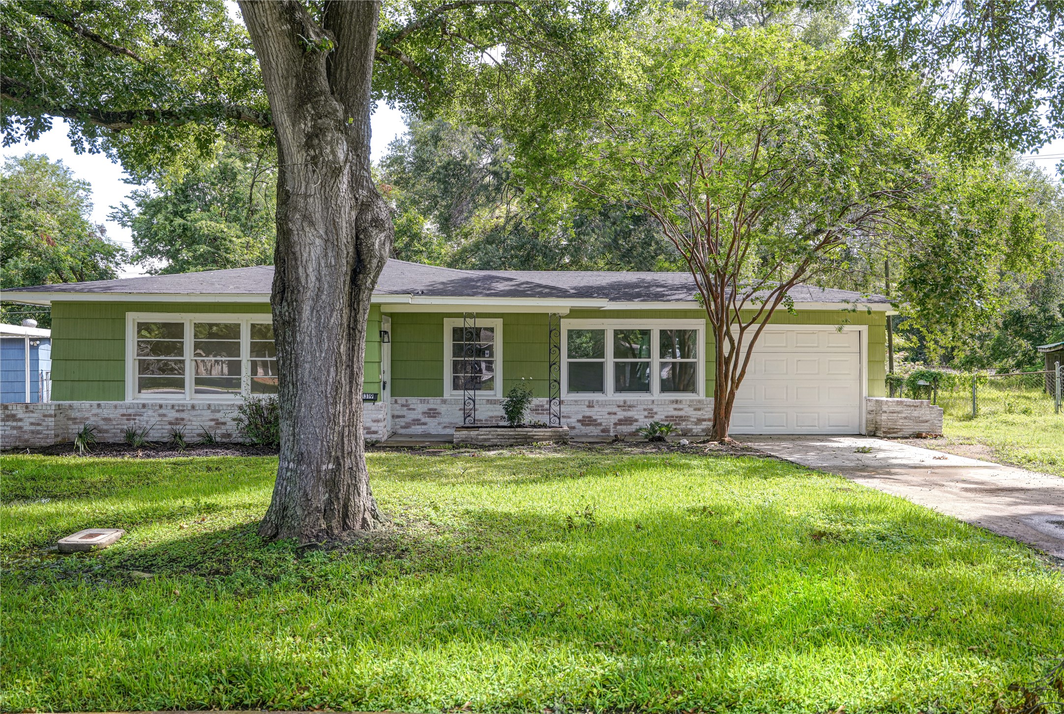 1319 Elm Street Property Photo 3