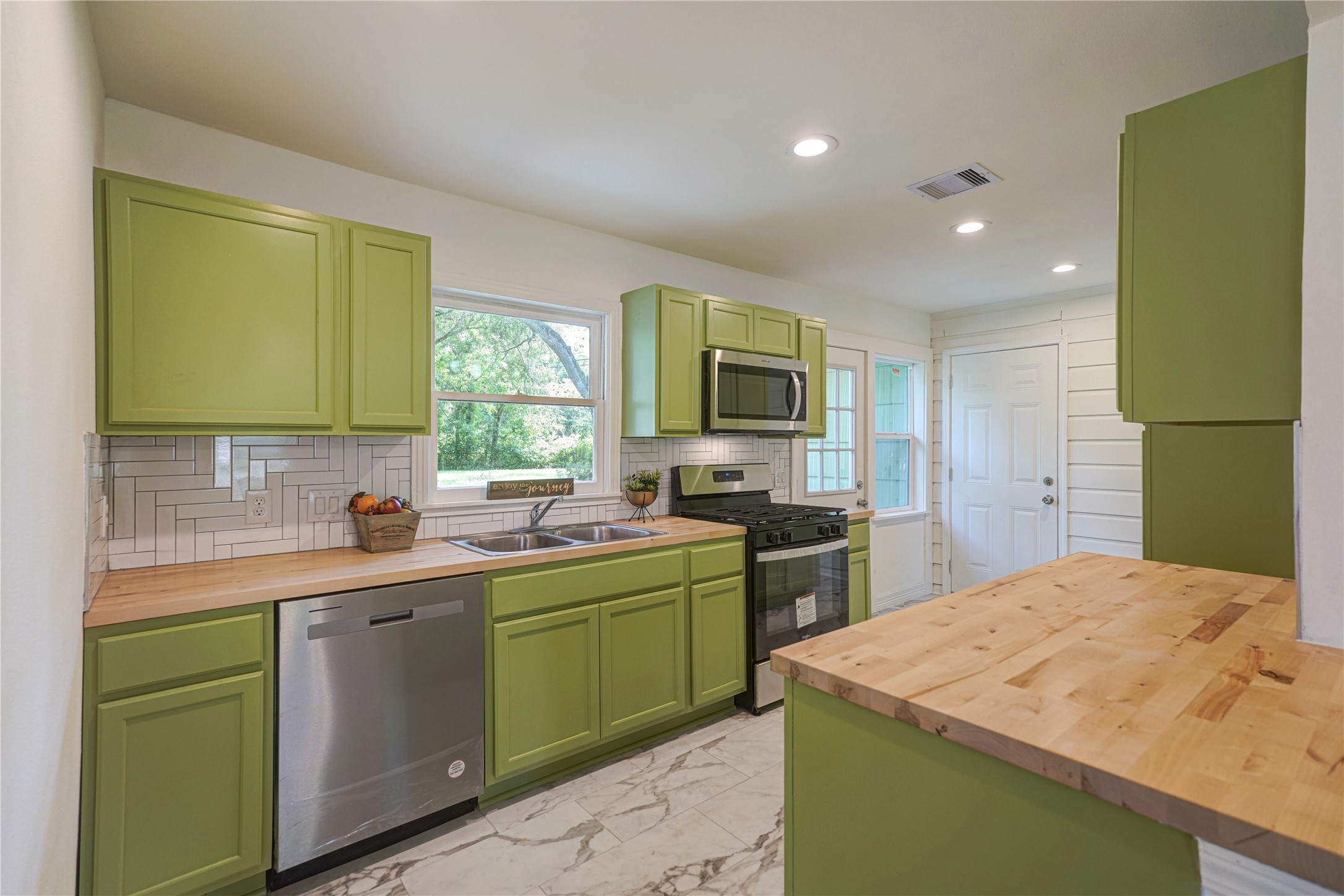 1319 Elm Street Property Photo 16